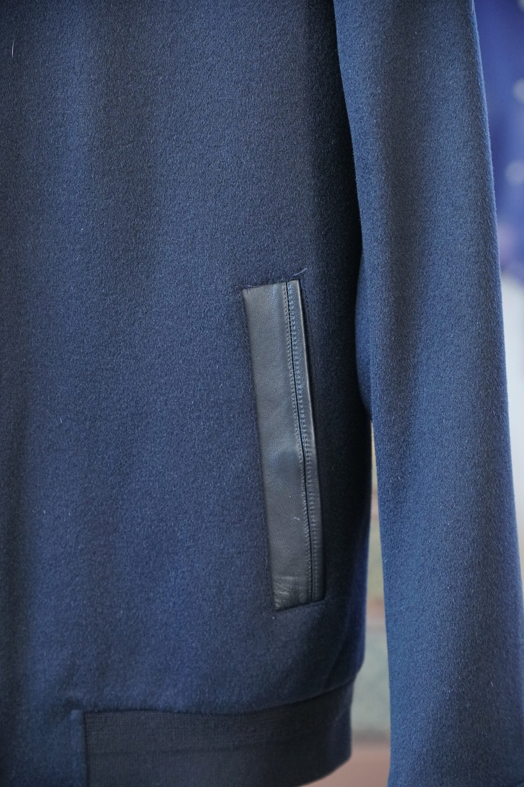 lP🆕-25秋冬外套，男士商务立领真皮➕羊毛外套。官网同步发售。🍕🍕加厚羊毛材质，保暖性更强，质感更强，