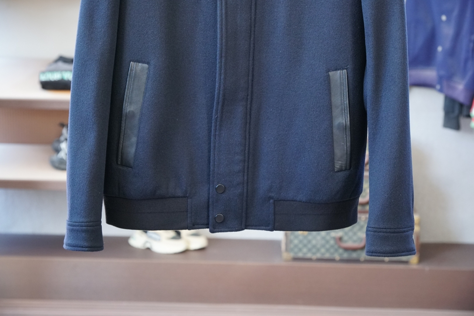 lP🆕-25秋冬外套，男士商务立领真皮➕羊毛外套。官网同步发售。🍕🍕加厚羊毛材质，保暖性更强，质感更强，