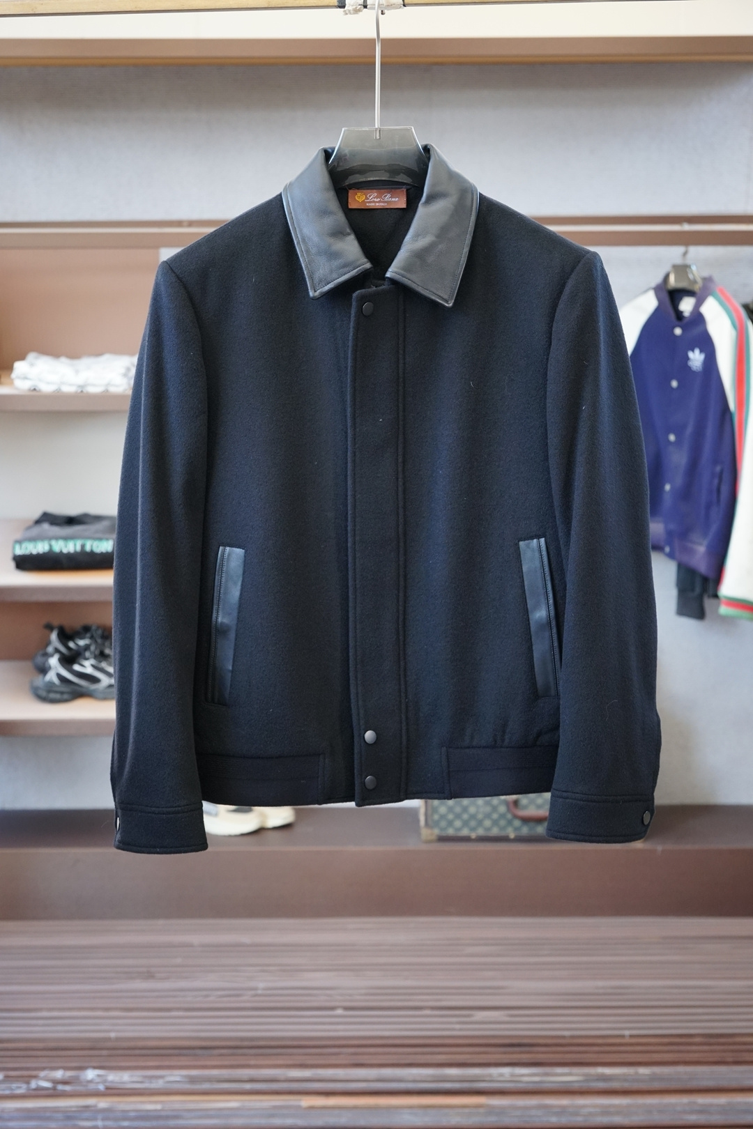 lP🆕-25秋冬外套，男士商务立领真皮➕羊毛外套。官网同步发售。🍕🍕加厚羊毛材质，保暖性更强，质感更强，