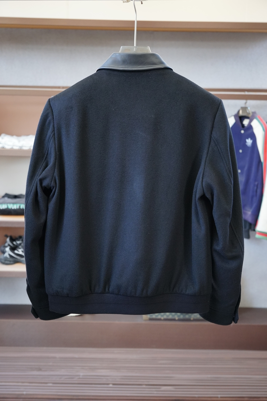 lP🆕-25秋冬外套，男士商务立领真皮➕羊毛外套。官网同步发售。🍕🍕加厚羊毛材质，保暖性更强，质感更强，