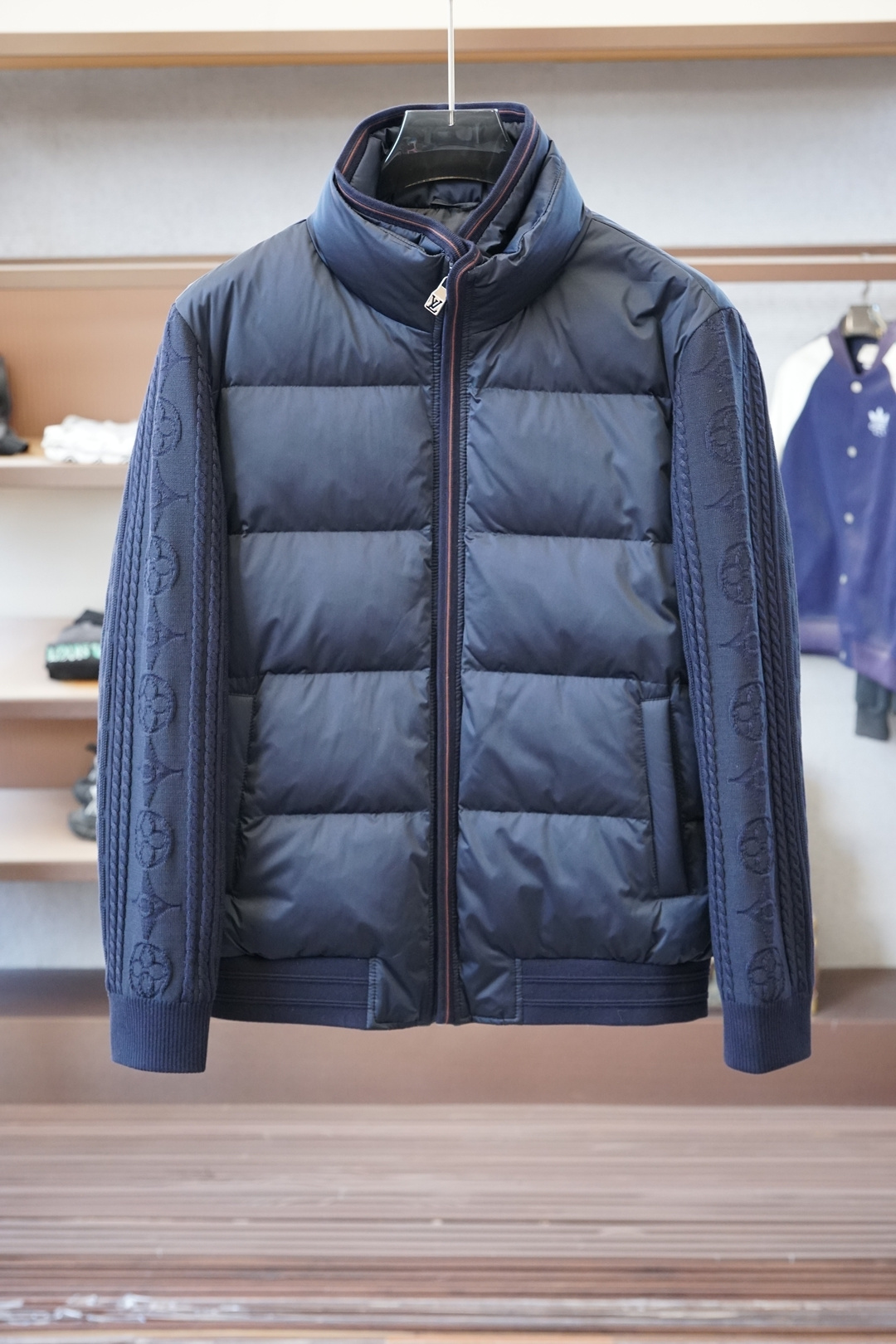 蒙口-2025秋冬款针织拼接羽绒混纺外套 | 品质之选，写意潇洒🍕🍕👕 高品质面料：精选加厚绵羊毛，柔软