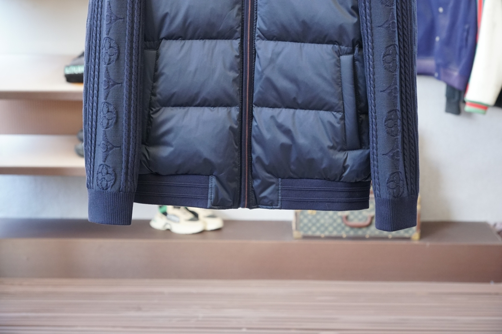 蒙口-2025秋冬款针织拼接羽绒混纺外套 | 品质之选，写意潇洒🍕🍕👕 高品质面料：精选加厚绵羊毛，柔软