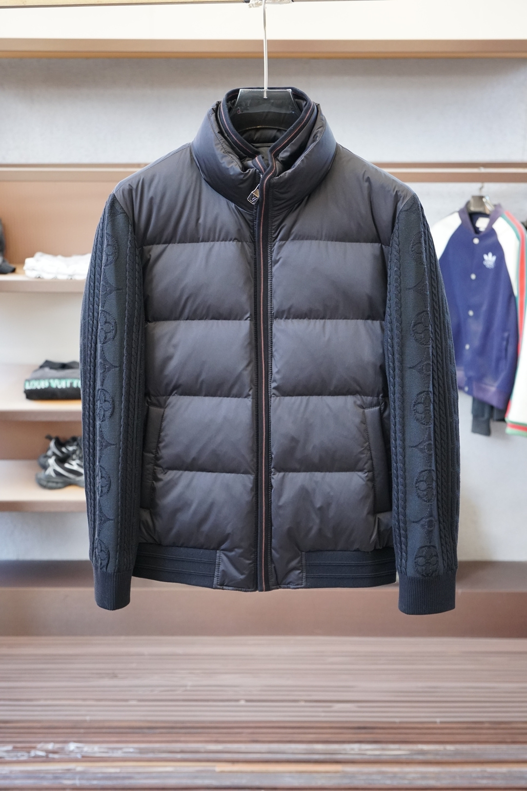 蒙口-2025秋冬款针织拼接羽绒混纺外套 | 品质之选，写意潇洒🍕🍕👕 高品质面料：精选加厚绵羊毛，柔软