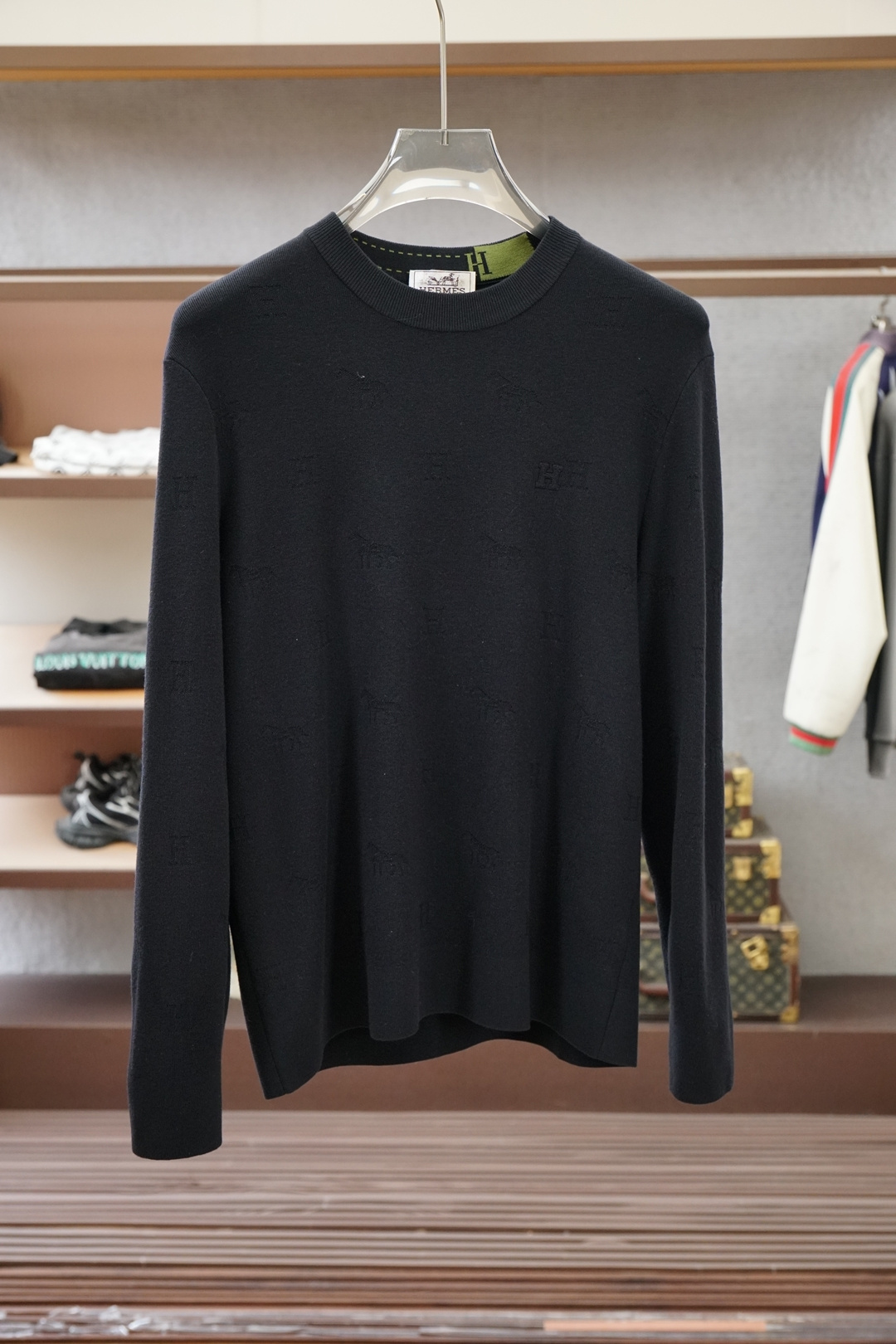 NO:681168,Hermes - new round neck sweater for autumn and winter!  High-quality wool blended jacquard fabric, simple but not simple. Casual and fashionable style, easy to match for daily wear on the street. Fine workmanship, fine and even stitching, not easy to fall off. Color black, coffee, size M-3XL,,hermes,hermes,sweaters,19860909Hermes爱马仕-秋冬新款圆领毛衣！优质羊毛混纺加提花面料,简约而不简单.休闲时尚款式,日常搭配出街轻松搭配.做工精细 针脚细密均匀,不易脱线. 颜色黑色 咖 码数M-3XL,,hermes,hermes,sweaters,,Men's clothing