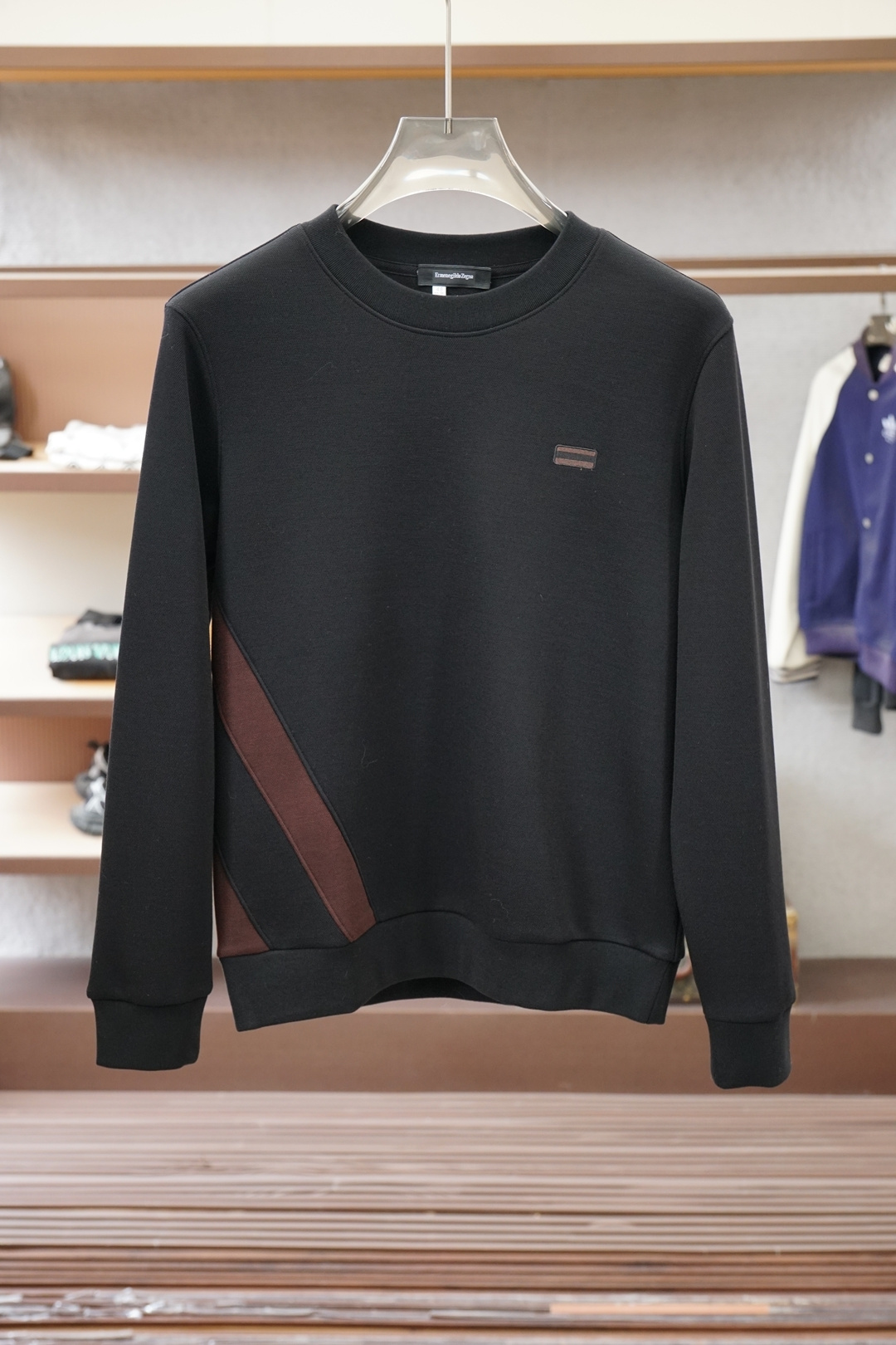 NO:681129,Zegna/25 new autumn and winter sweatshirt, with letter print on the front, made of 400g heavy lyocell air layer fabric, which has the characteristics of soft, warm, comfortable, good breathability, light and drapey, and the quad fiber structure makes the fabric less prone to wrinkles. It comes with ribs on the collar, cuffs and hems; color: blue and white M-3XL,,,zegna,hoodie,sweatshirts,19860909杰尼亚/25秋冬新品秋冬卫衣,正面饰字母印花,采用400克重莱赛尔空气层面料,其特性柔透保暖舒适透气性佳、轻盈有垂感、四重纤维构造使得面料不容易产生皱褶,配套衣领、袖口及下脚边罗纹； 颜色蓝咖白 M-3XL,,,zegna,hoodie,sweatshirts,,Men's clothing
