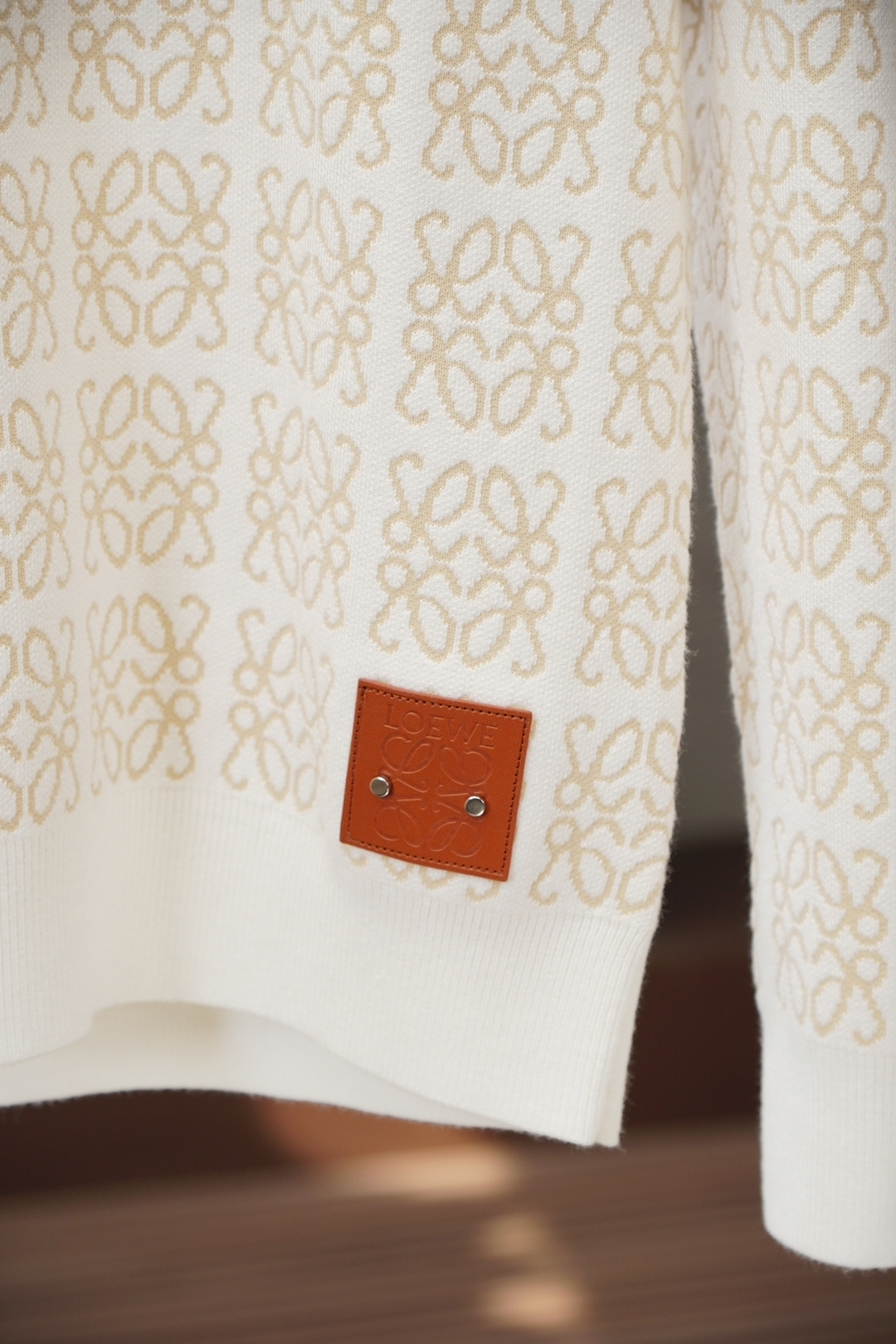 Loewe罗意威2025新款羊毛混纺套头圆领毛衣🎺🎺精超细提取面料制成，✨不扎不起球，1.1高级定制，完