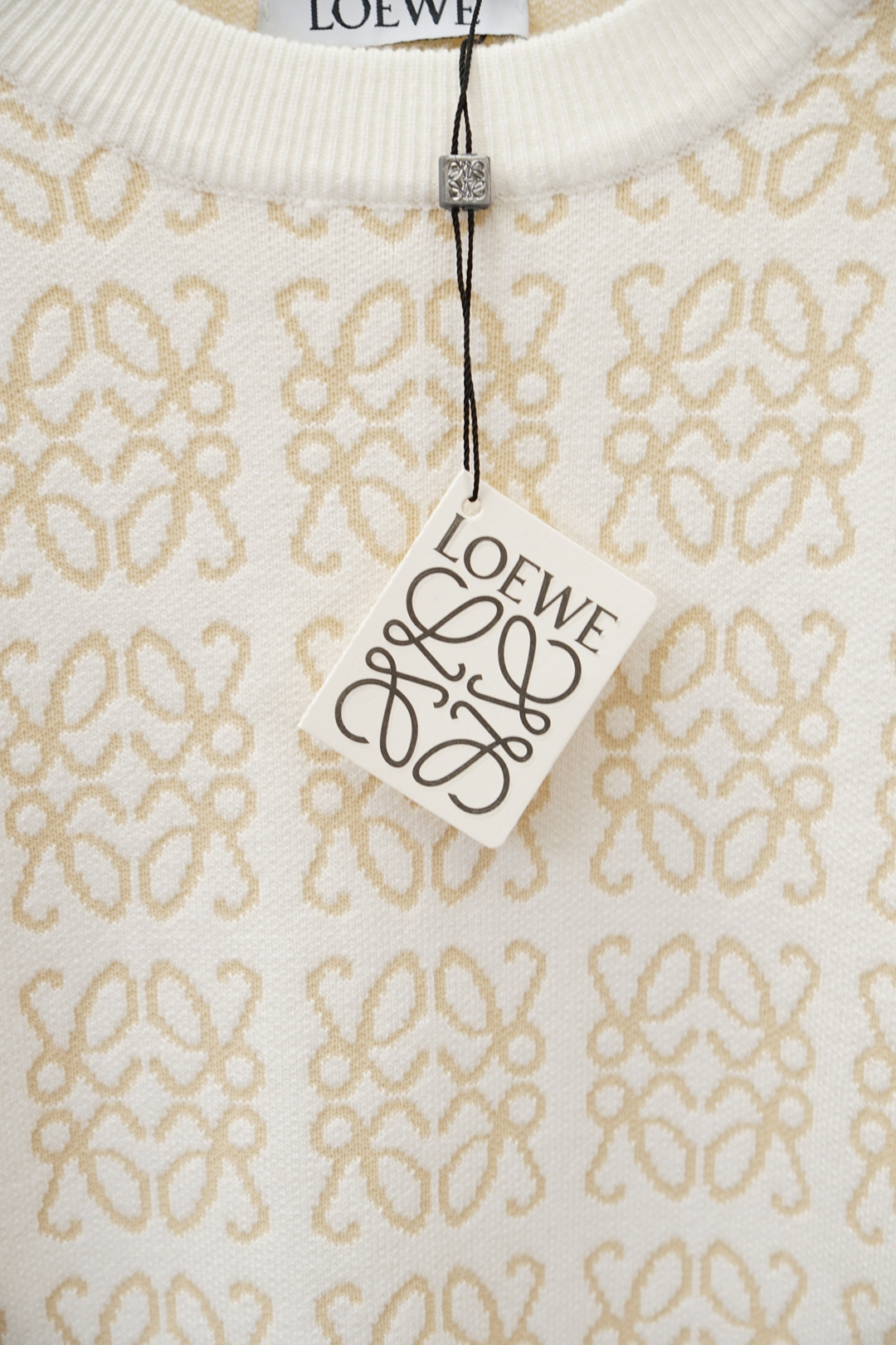 Loewe罗意威2025新款羊毛混纺套头圆领毛衣🎺🎺精超细提取面料制成，✨不扎不起球，1.1高级定制，完