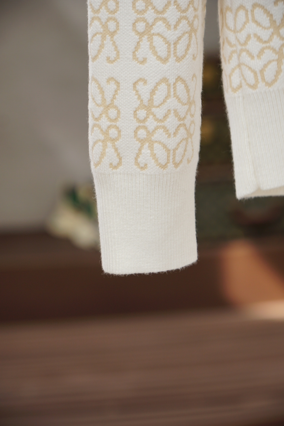 Loewe罗意威2025新款羊毛混纺套头圆领毛衣🎺🎺精超细提取面料制成，✨不扎不起球，1.1高级定制，完