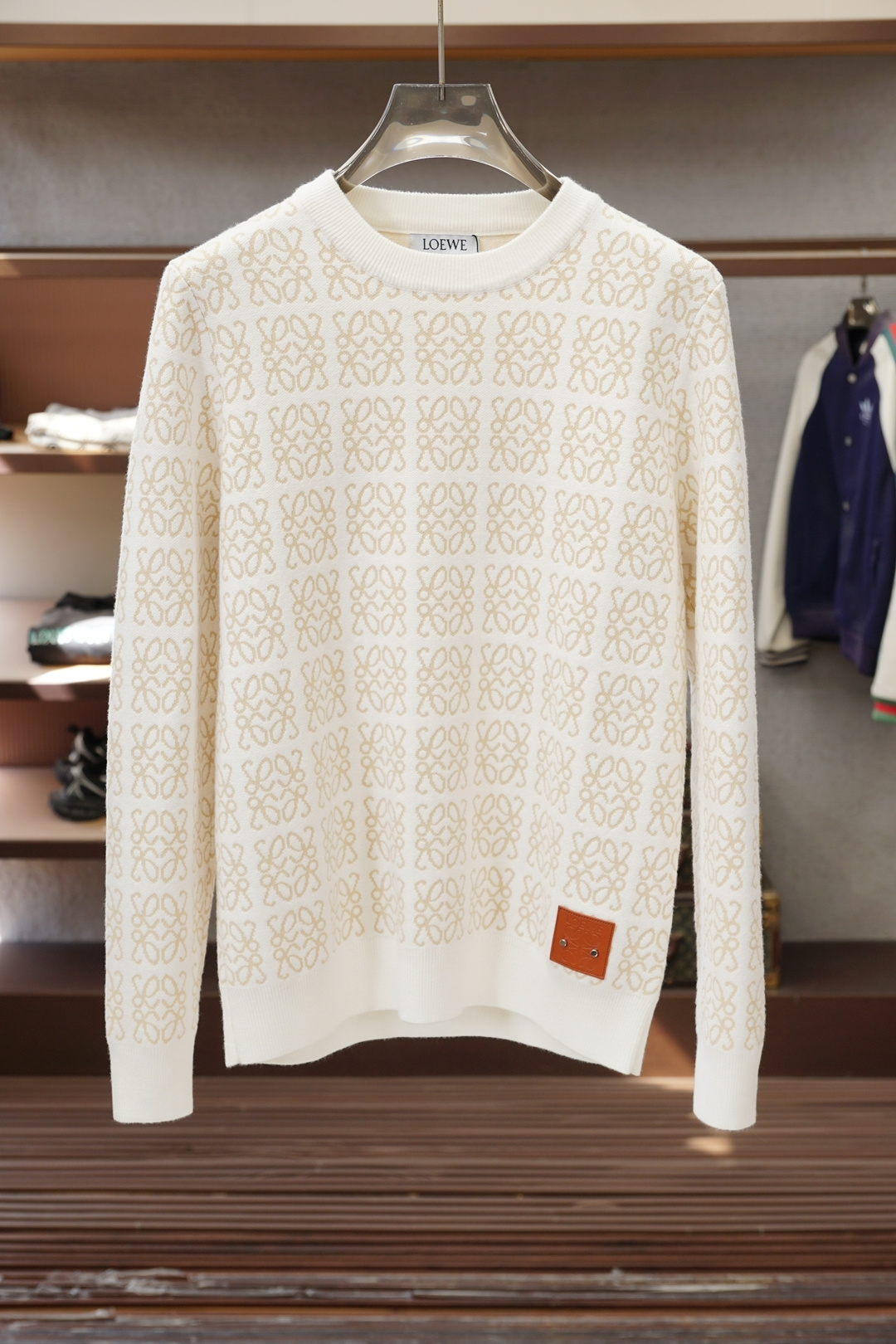 Loewe罗意威2025新款羊毛混纺套头圆领毛衣🎺🎺精超细提取面料制成，✨不扎不起球，1.1高级定制，完