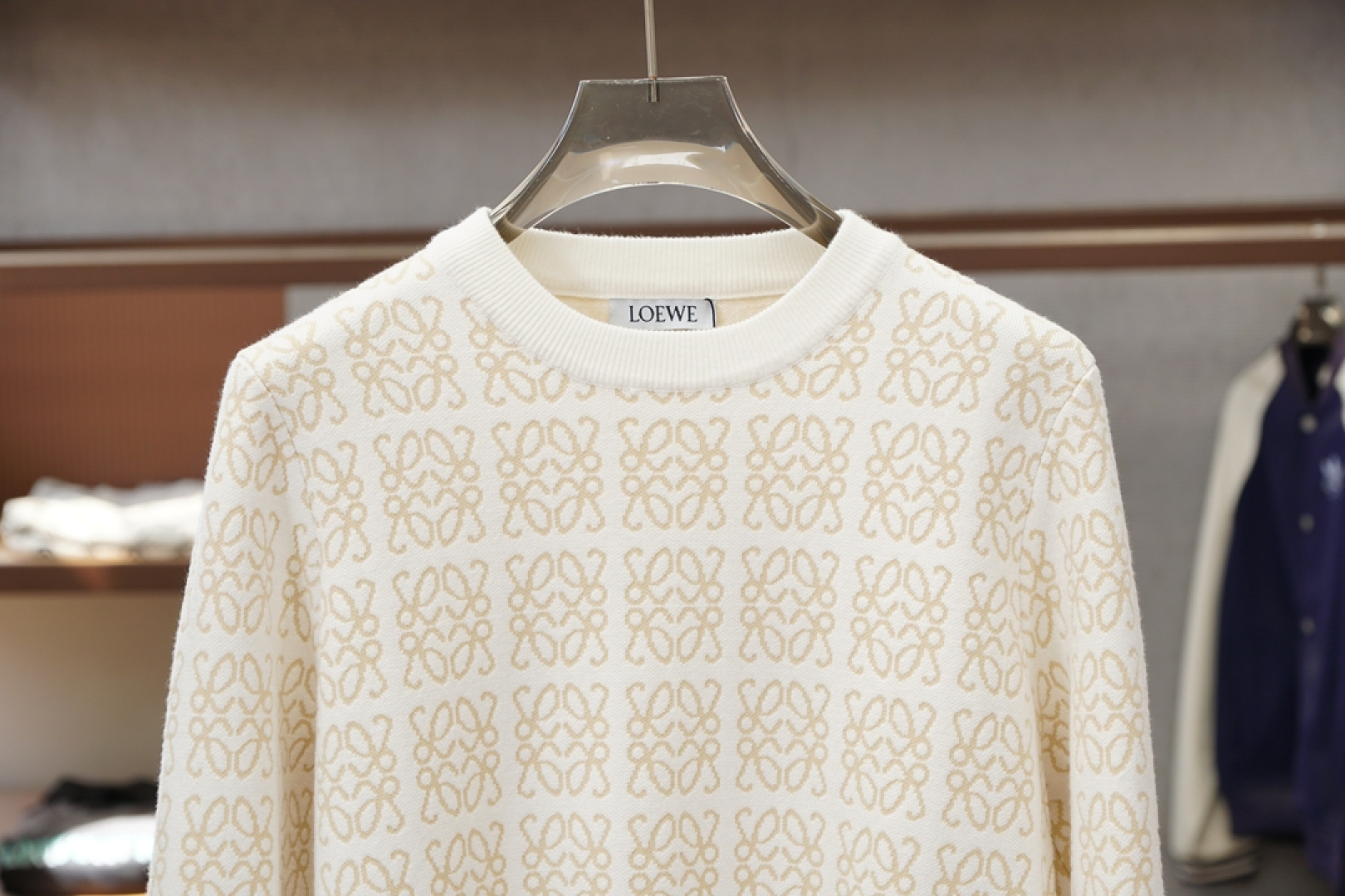 Loewe罗意威2025新款羊毛混纺套头圆领毛衣🎺🎺精超细提取面料制成，✨不扎不起球，1.1高级定制，完