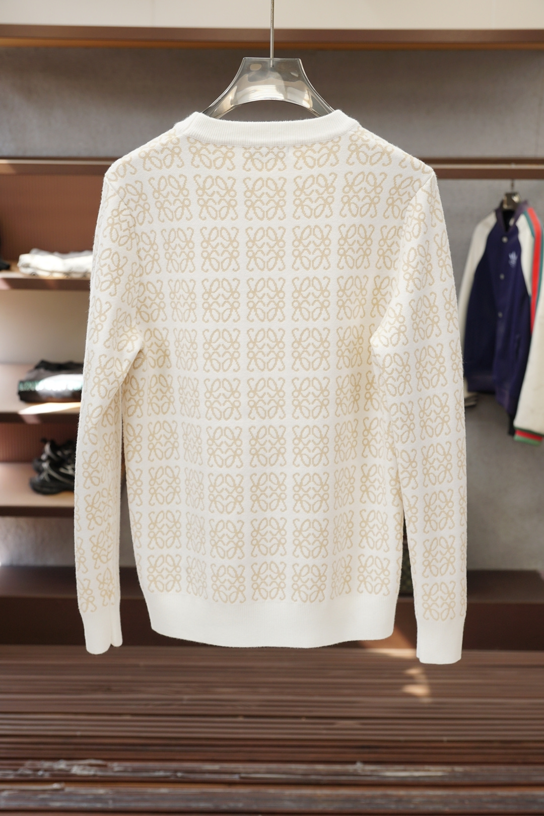 Loewe罗意威2025新款羊毛混纺套头圆领毛衣🎺🎺精超细提取面料制成，✨不扎不起球，1.1高级定制，完