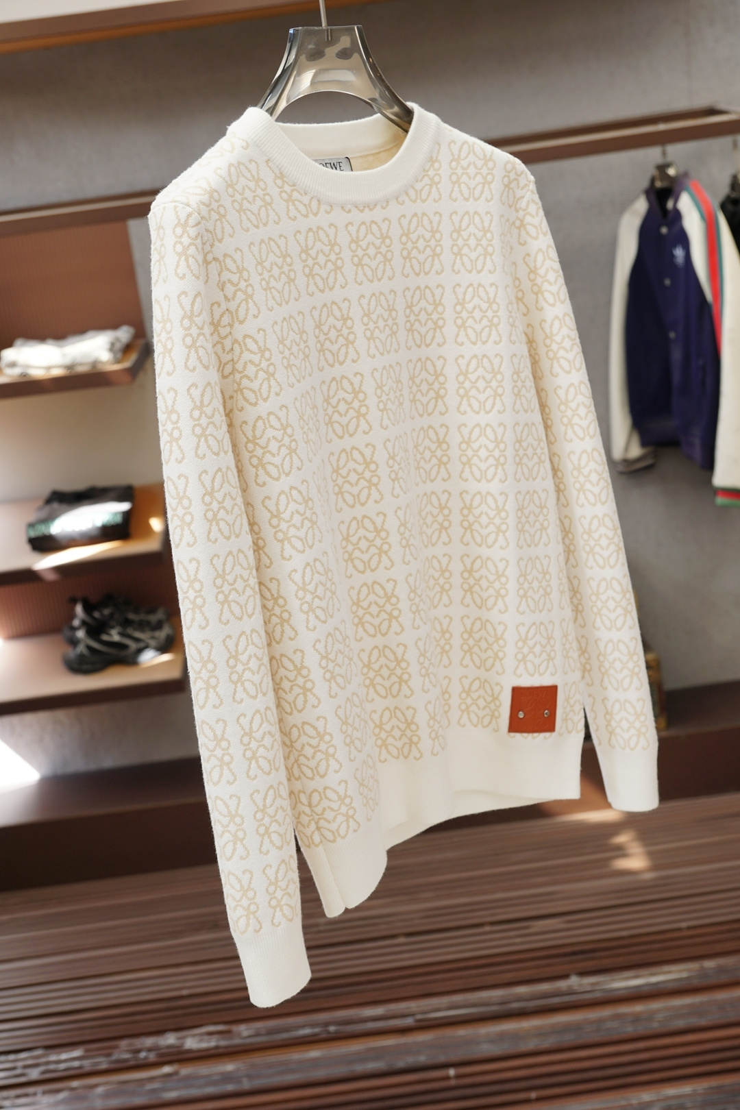 Loewe罗意威2025新款羊毛混纺套头圆领毛衣🎺🎺精超细提取面料制成，✨不扎不起球，1.1高级定制，完