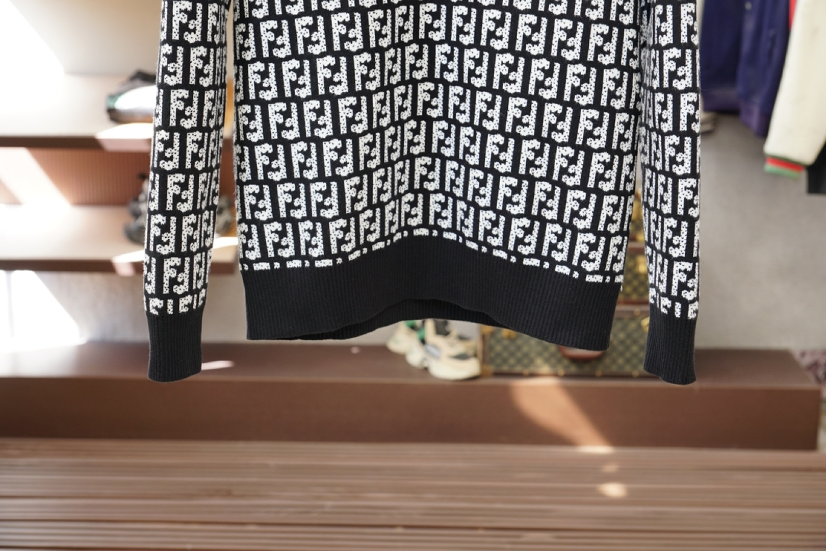 Fendi芬迪-2025新款羊毛混纺套头圆领毛衣🎺🎺精超细提取面料制成，✨不扎不起球，1.1高级定制，完