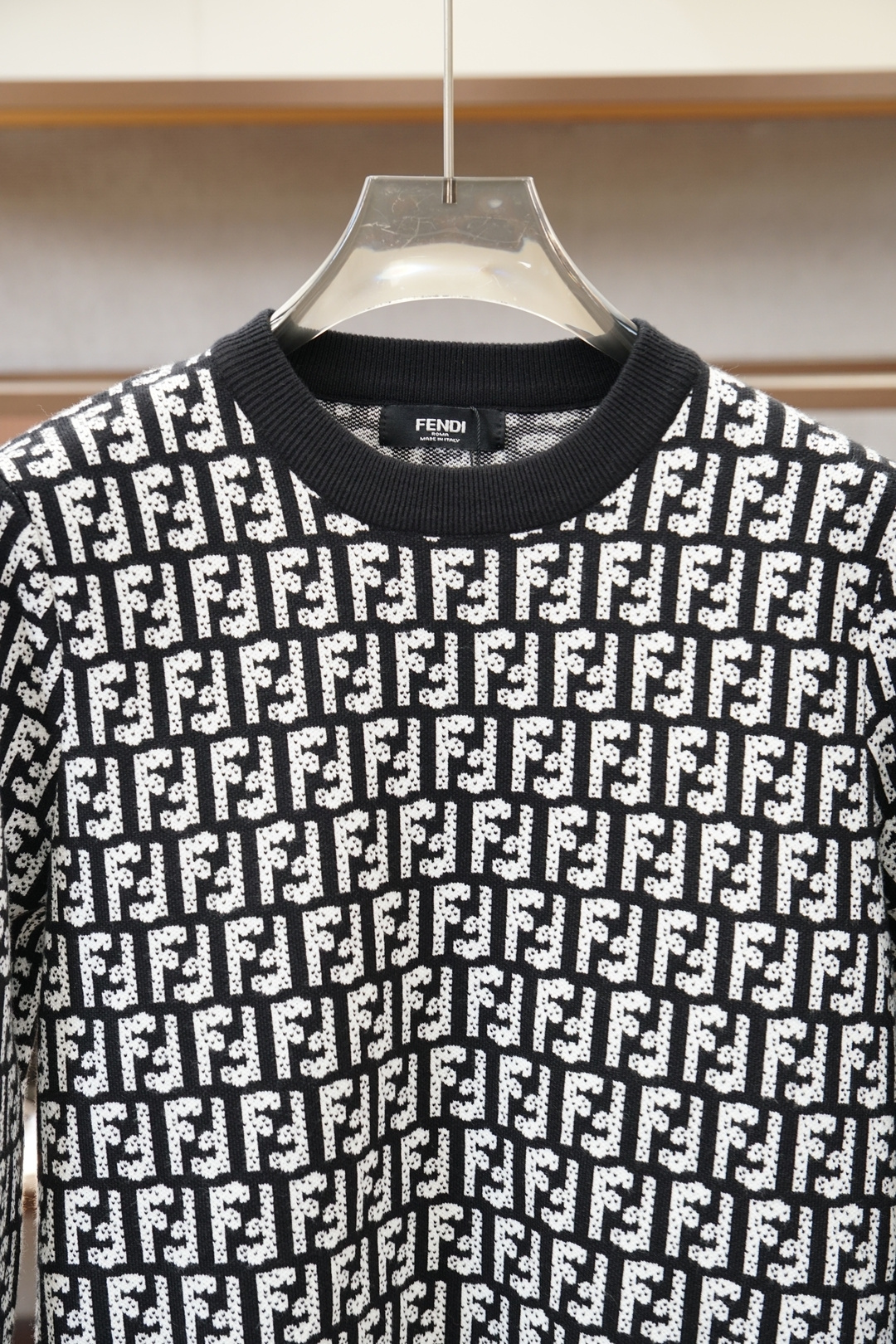 Fendi芬迪-2025新款羊毛混纺套头圆领毛衣🎺🎺精超细提取面料制成，✨不扎不起球，1.1高级定制，完