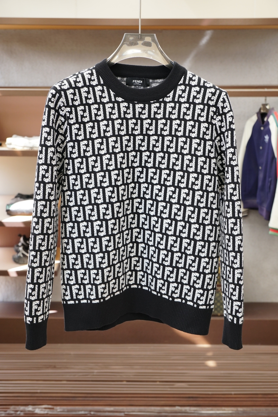 Fendi芬迪-2025新款羊毛混纺套头圆领毛衣🎺🎺精超细提取面料制成，✨不扎不起球，1.1高级定制，完