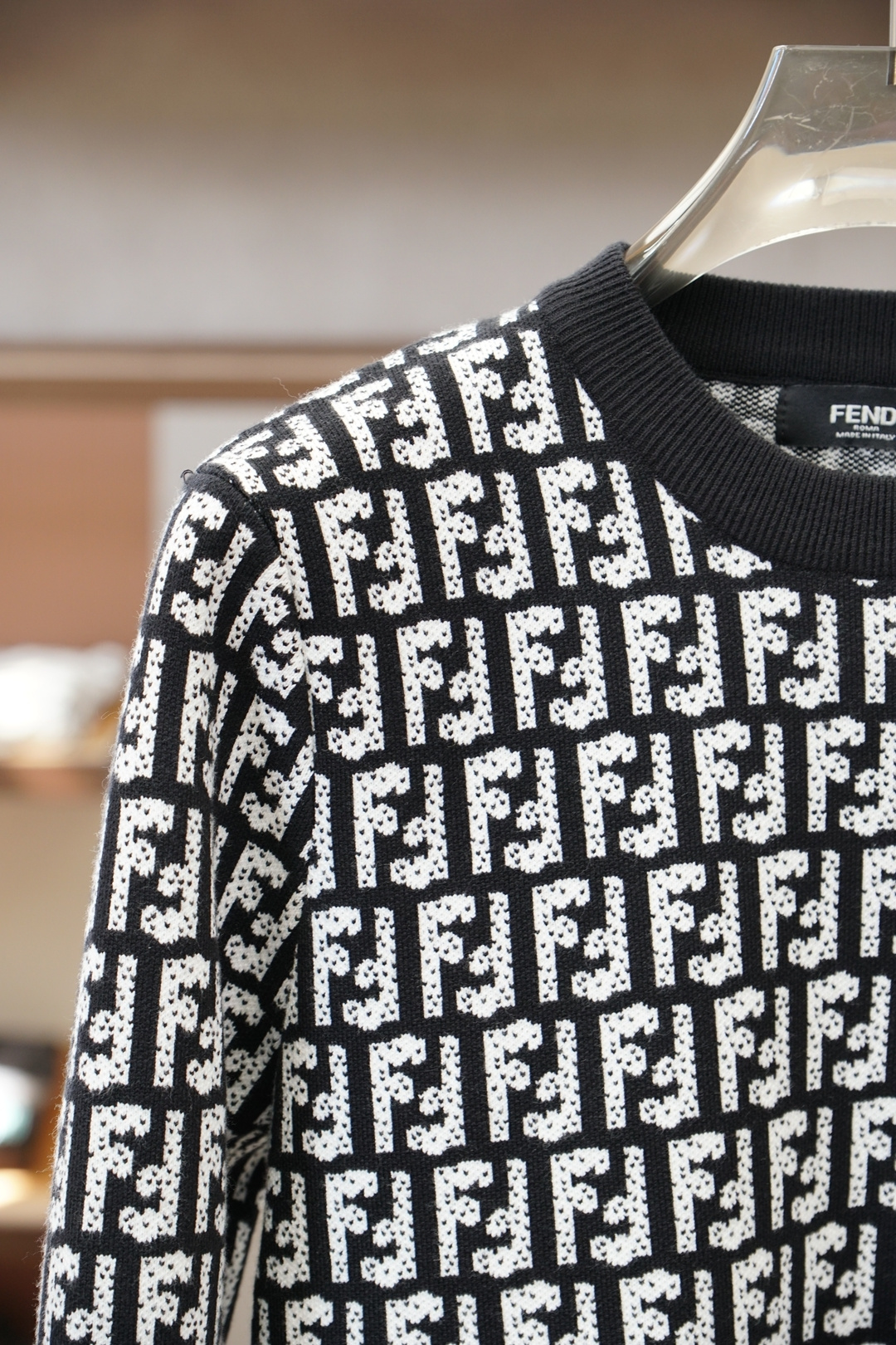 Fendi芬迪-2025新款羊毛混纺套头圆领毛衣🎺🎺精超细提取面料制成，✨不扎不起球，1.1高级定制，完