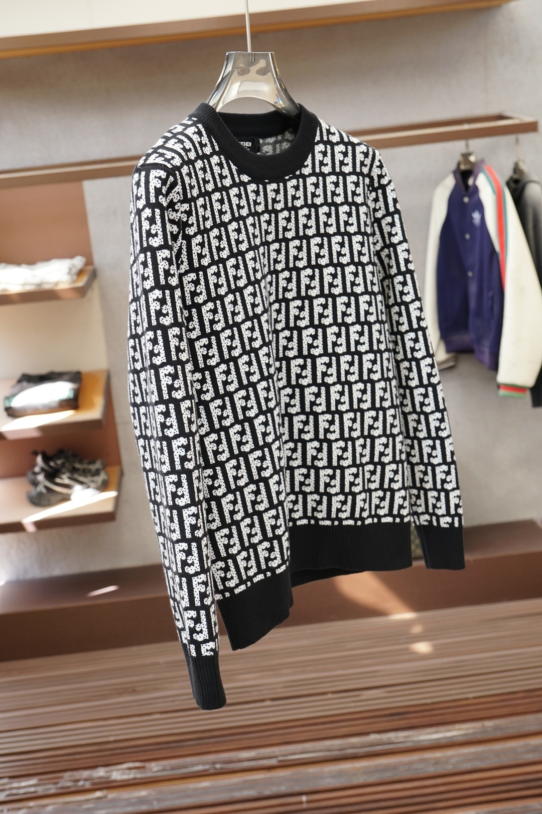 Fendi芬迪-2025新款羊毛混纺套头圆领毛衣🎺🎺精超细提取面料制成，✨不扎不起球，1.1高级定制，完