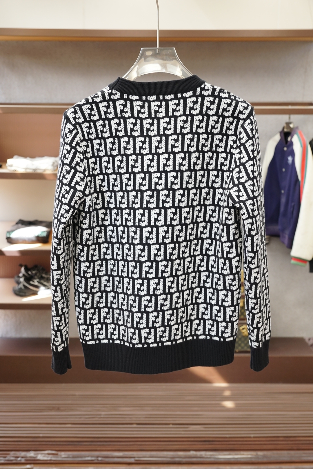 Fendi芬迪-2025新款羊毛混纺套头圆领毛衣🎺🎺精超细提取面料制成，✨不扎不起球，1.1高级定制，完