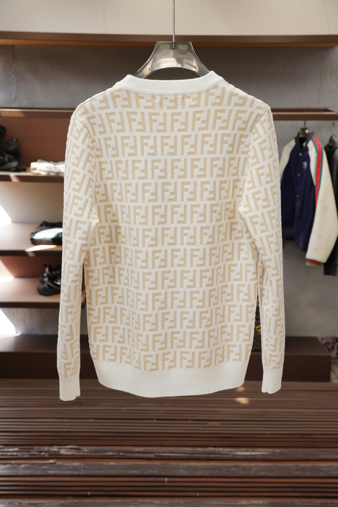 Fendi芬迪-2025新款羊毛混纺套头圆领毛衣🎺🎺精超细提取面料制成，✨不扎不起球，1.1高级定制，完