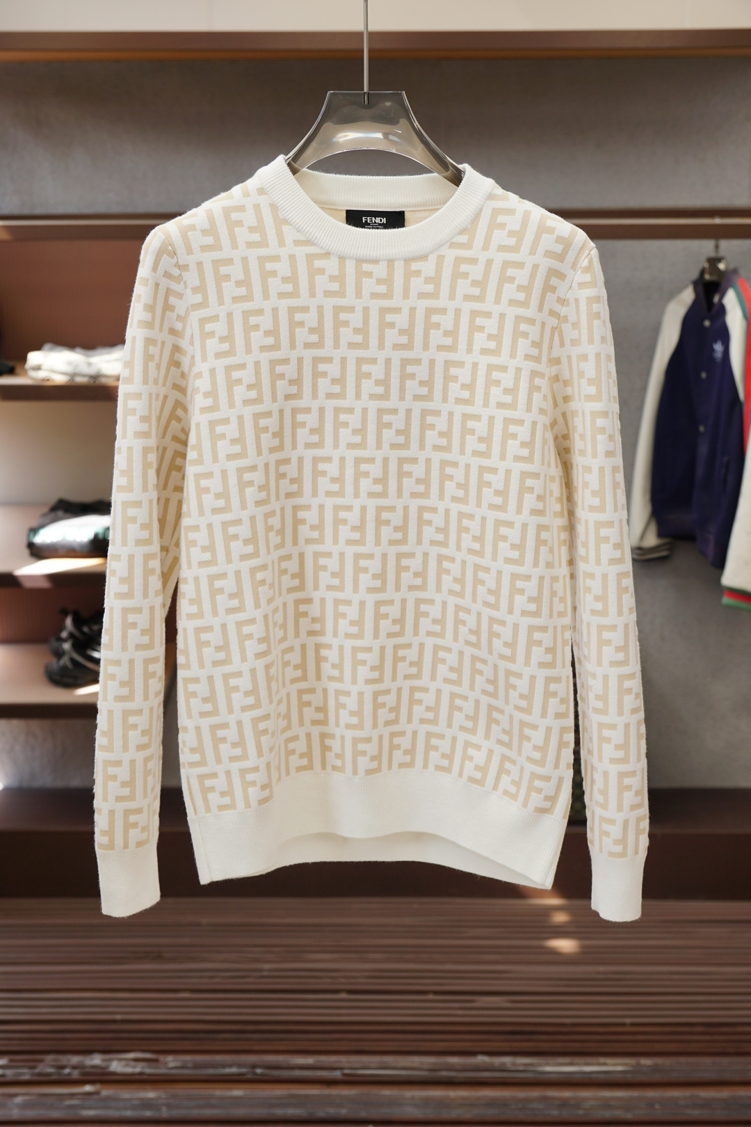 Fendi芬迪-2025新款羊毛混纺套头圆领毛衣🎺🎺精超细提取面料制成，✨不扎不起球，1.1高级定制，完