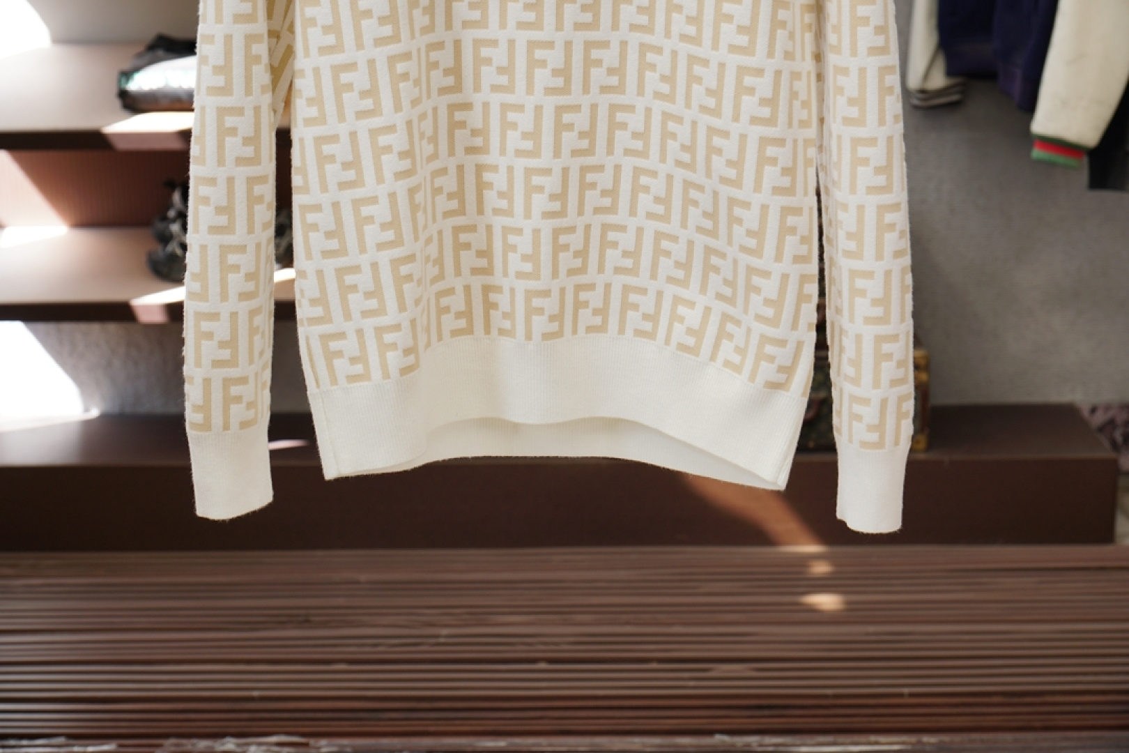 Fendi芬迪-2025新款羊毛混纺套头圆领毛衣🎺🎺精超细提取面料制成，✨不扎不起球，1.1高级定制，完