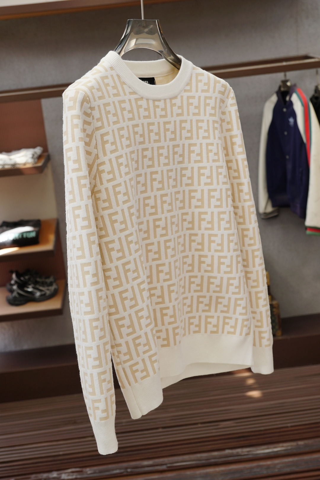 Fendi芬迪-2025新款羊毛混纺套头圆领毛衣🎺🎺精超细提取面料制成，✨不扎不起球，1.1高级定制，完