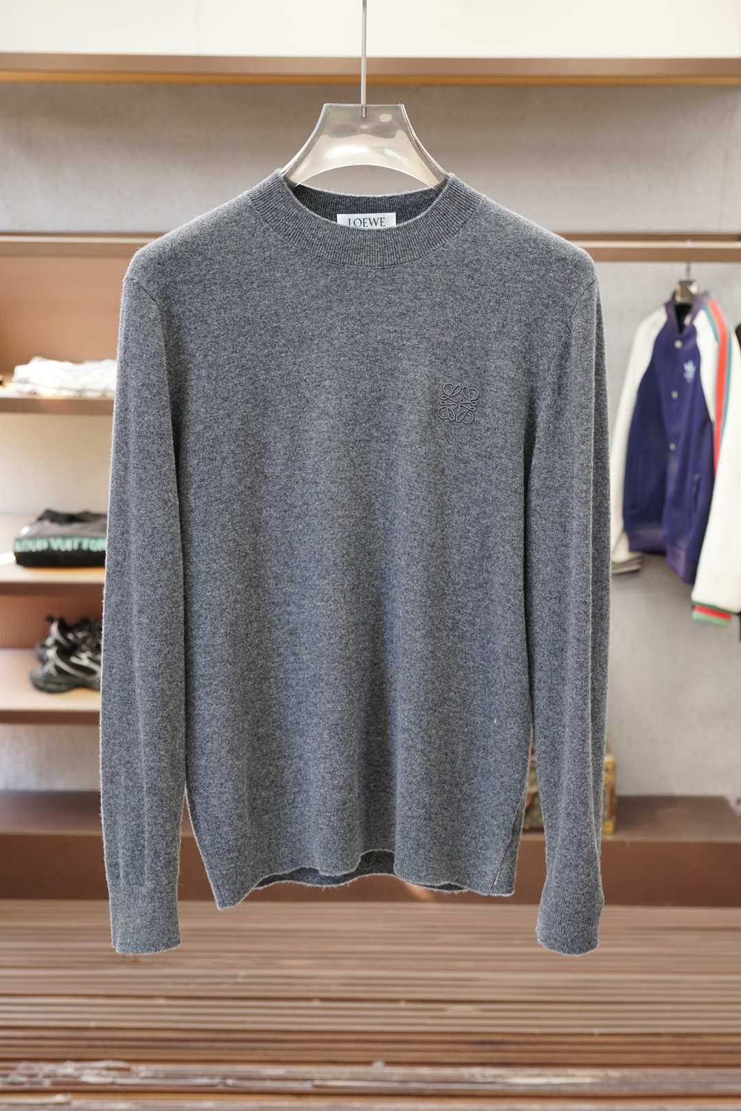 罗意威Loewe：2025秋冬新款高货毛衣！优质羊毛➕羊绒☀️☀️简约而不简单。休闲圆领款式，日常搭配出
