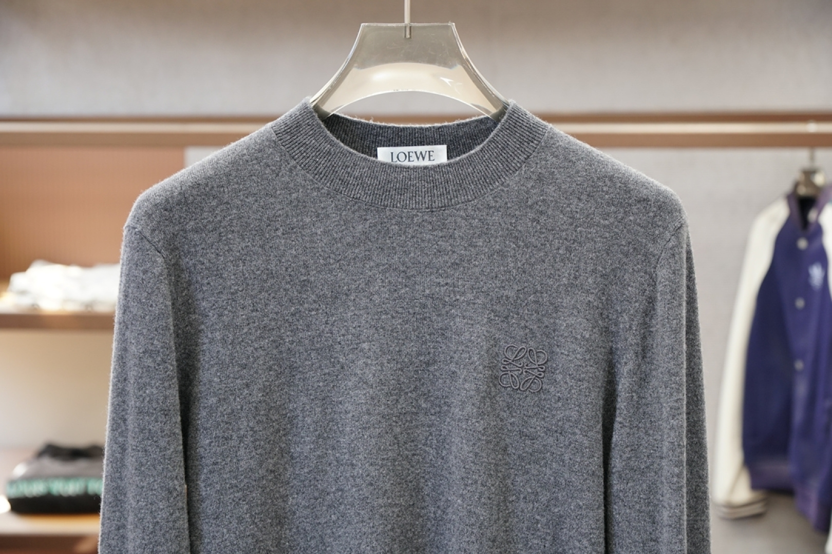 罗意威Loewe：2025秋冬新款高货毛衣！优质羊毛➕羊绒☀️☀️简约而不简单。休闲圆领款式，日常搭配出