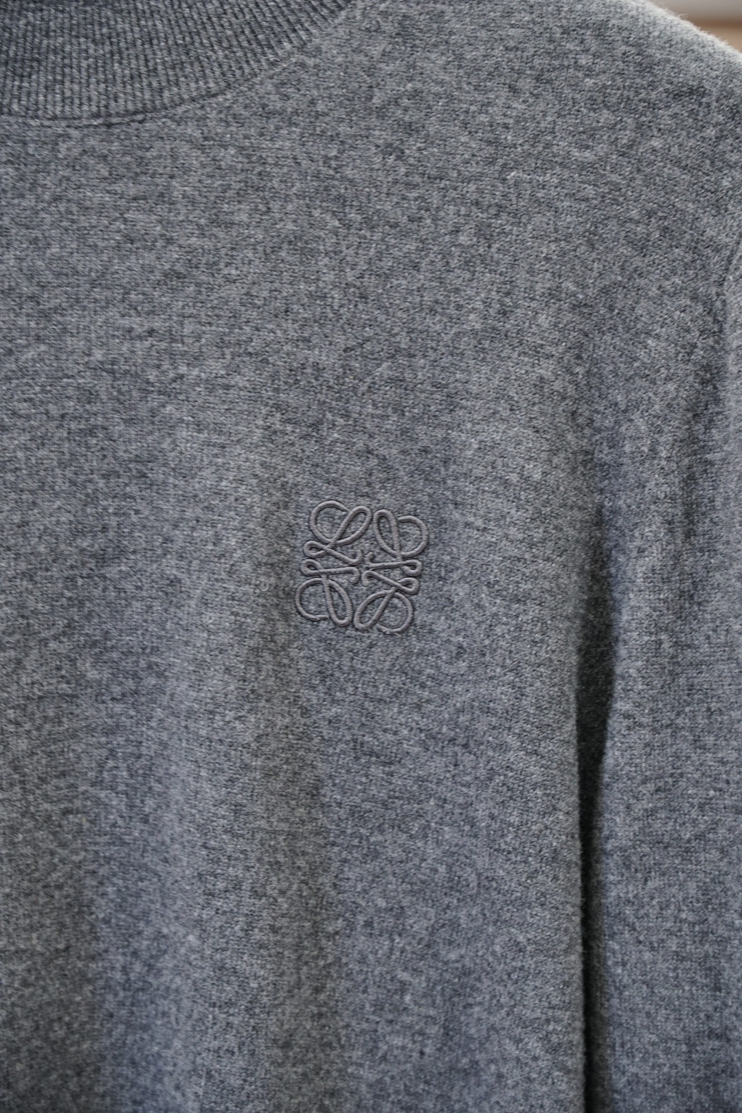 罗意威Loewe：2025秋冬新款高货毛衣！优质羊毛➕羊绒☀️☀️简约而不简单。休闲圆领款式，日常搭配出