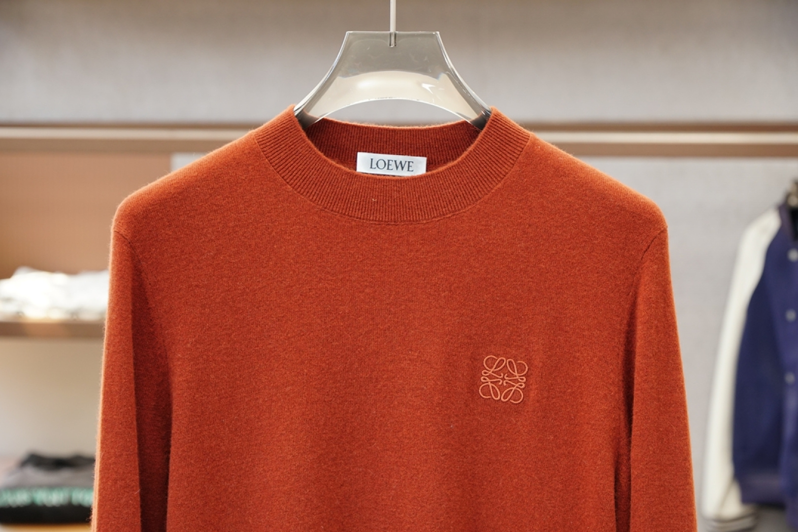 罗意威Loewe：2025秋冬新款高货毛衣！优质羊毛➕羊绒☀️☀️简约而不简单。休闲圆领款式，日常搭配出