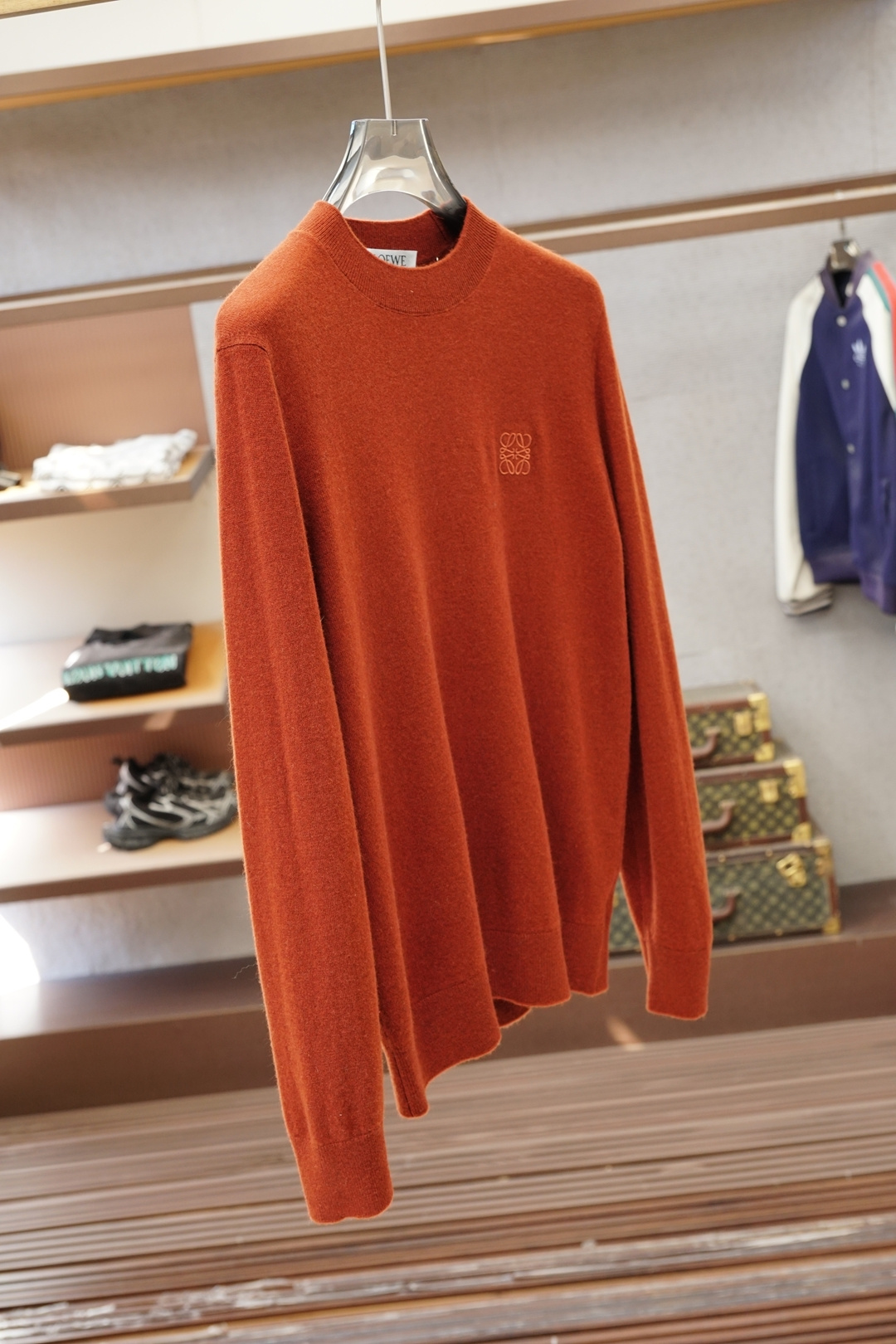 罗意威Loewe：2025秋冬新款高货毛衣！优质羊毛➕羊绒☀️☀️简约而不简单。休闲圆领款式，日常搭配出