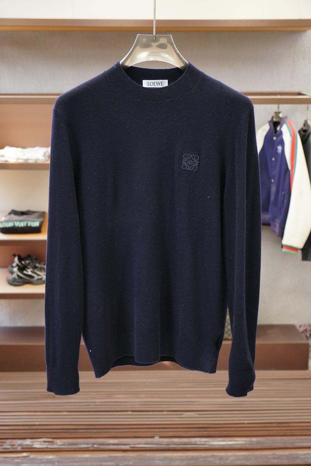 罗意威Loewe：2025秋冬新款高货毛衣！优质羊毛➕羊绒☀️☀️简约而不简单。休闲圆领款式，日常搭配出