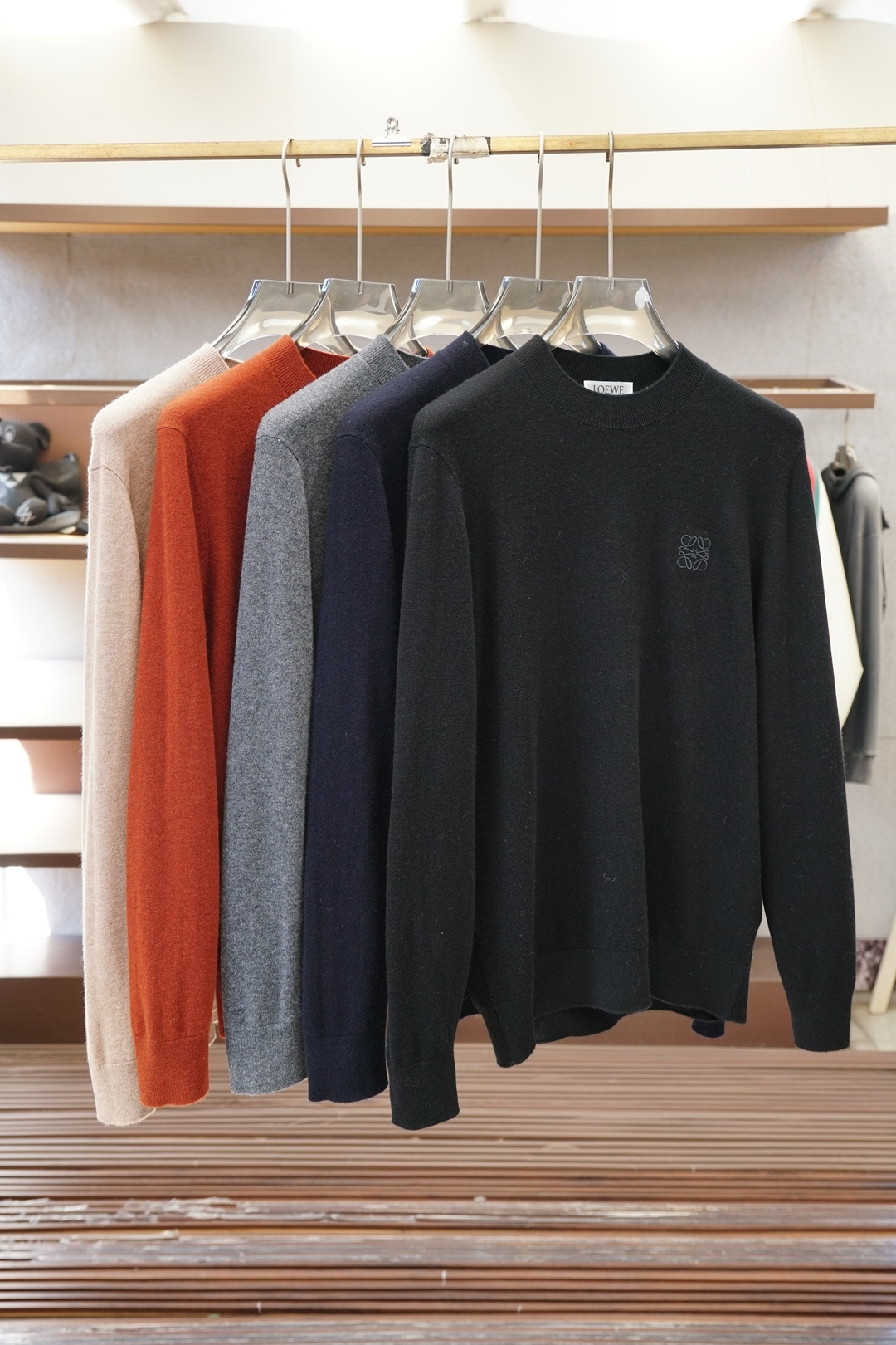 罗意威Loewe：2025秋冬新款高货毛衣！优质羊毛➕羊绒☀️☀️简约而不简单。休闲圆领款式，日常搭配出