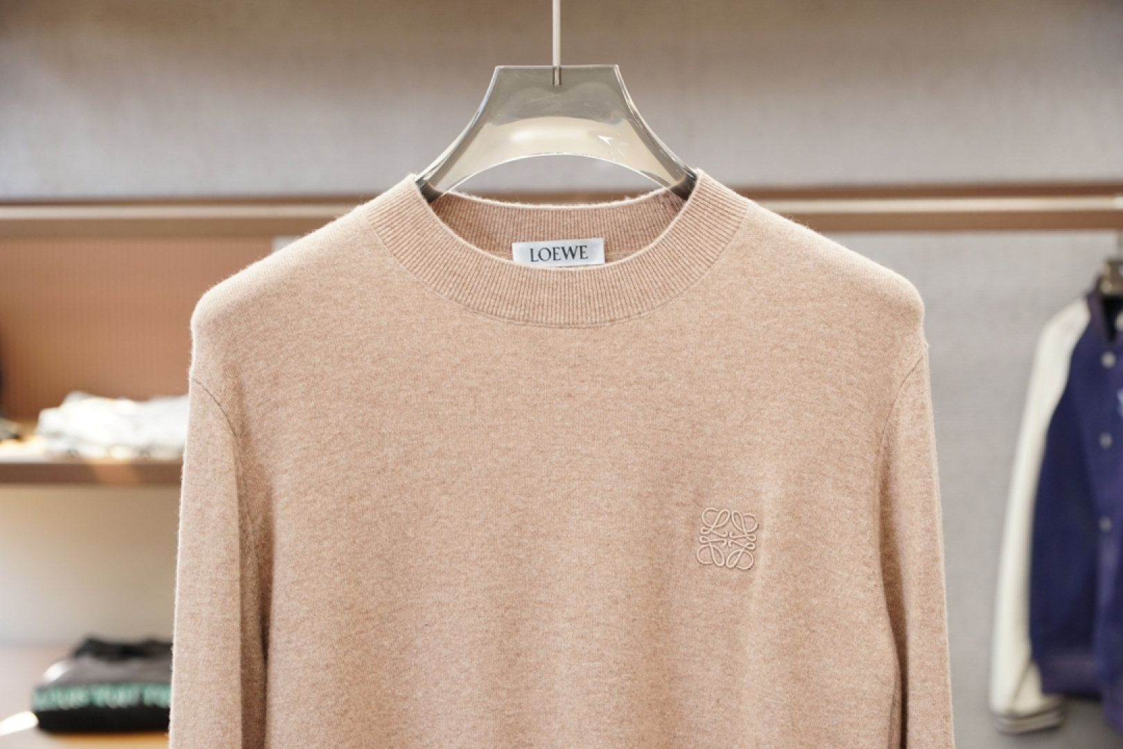 罗意威Loewe：2025秋冬新款高货毛衣！优质羊毛➕羊绒☀️☀️简约而不简单。休闲圆领款式，日常搭配出