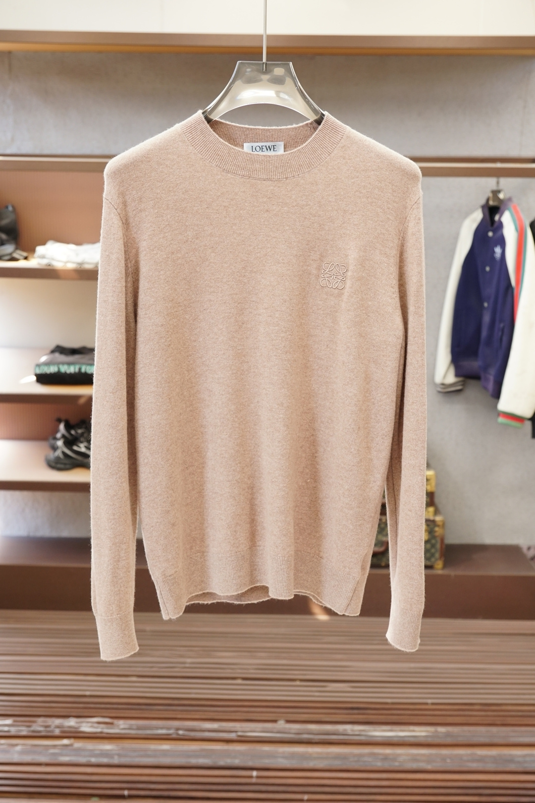 罗意威Loewe：2025秋冬新款高货毛衣！优质羊毛➕羊绒☀️☀️简约而不简单。休闲圆领款式，日常搭配出