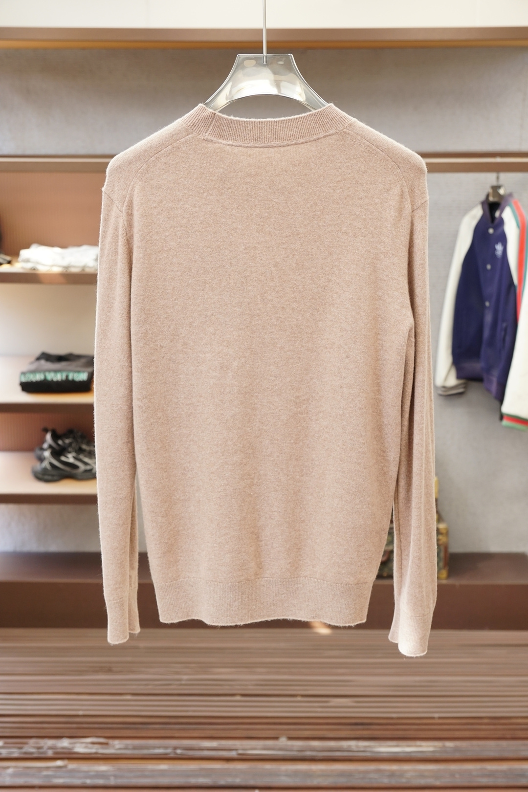 罗意威Loewe：2025秋冬新款高货毛衣！优质羊毛➕羊绒☀️☀️简约而不简单。休闲圆领款式，日常搭配出