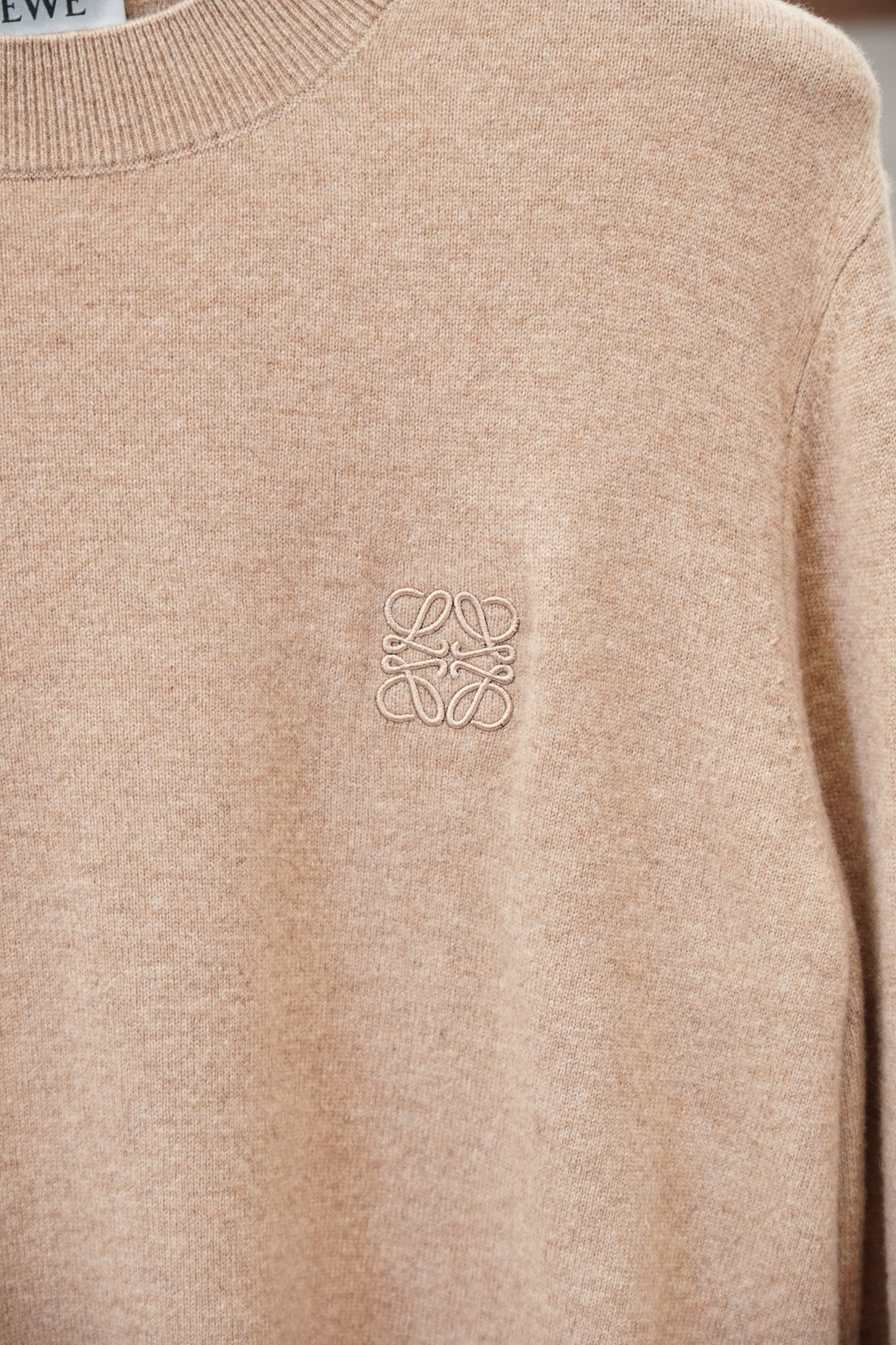 罗意威Loewe：2025秋冬新款高货毛衣！优质羊毛➕羊绒☀️☀️简约而不简单。休闲圆领款式，日常搭配出