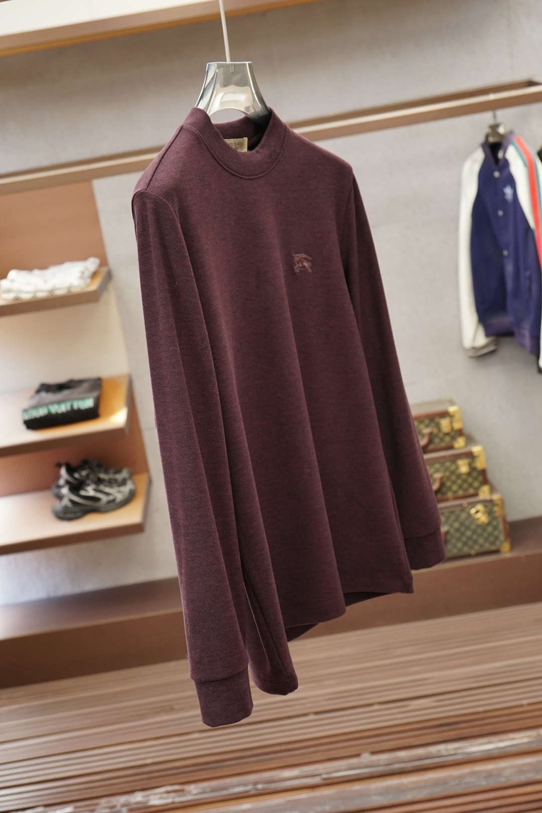 BBR巴宝莉/2025 秋冬 高货羊绒打底衫保暖性巨强，一件顶几件。简奢休闲风轻奢纯色刺绣Logo打底衫