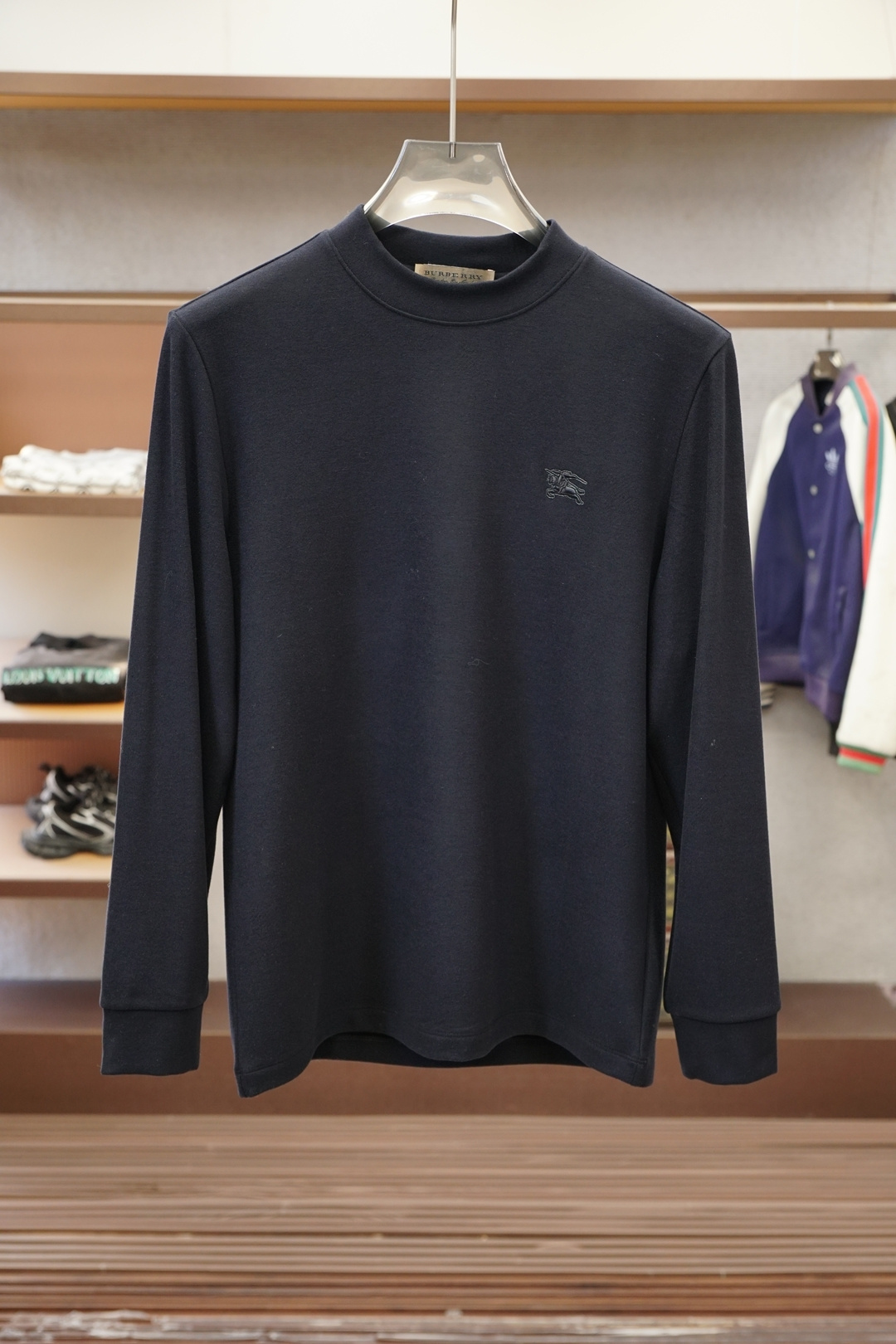 BBR巴宝莉/2025 秋冬 高货羊绒打底衫保暖性巨强，一件顶几件。简奢休闲风轻奢纯色刺绣Logo打底衫