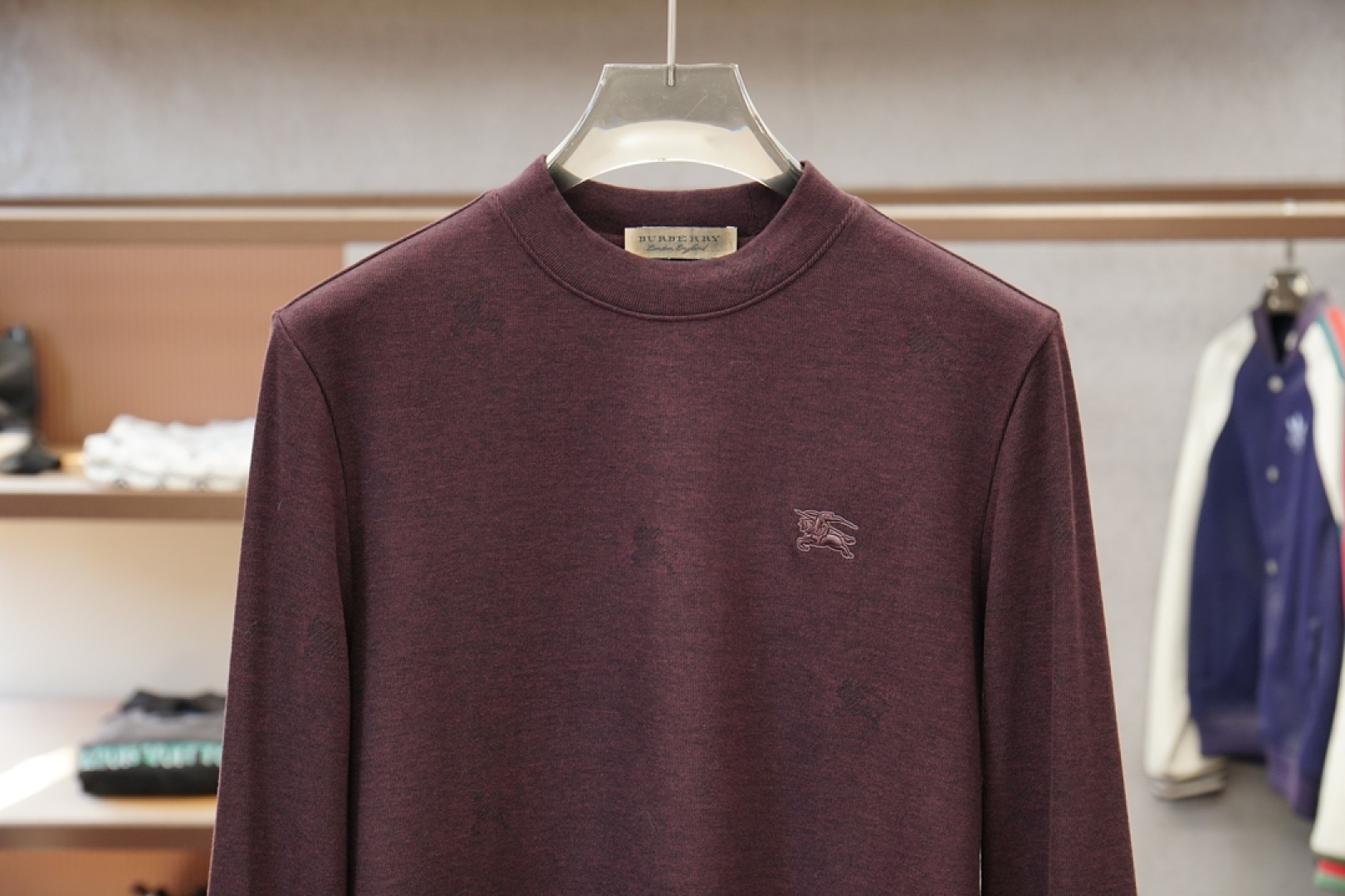 BBR巴宝莉/2025 秋冬 高货羊绒打底衫保暖性巨强，一件顶几件。简奢休闲风轻奢纯色刺绣Logo打底衫