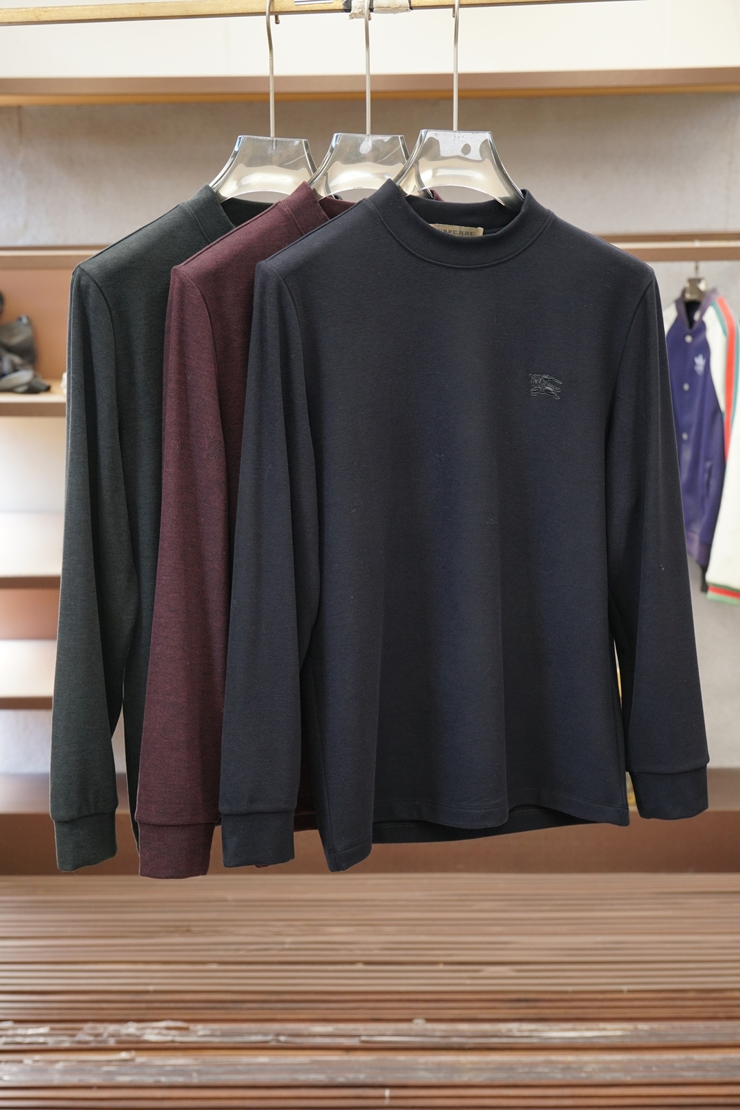 BBR巴宝莉/2025 秋冬 高货羊绒打底衫保暖性巨强，一件顶几件。简奢休闲风轻奢纯色刺绣Logo打底衫