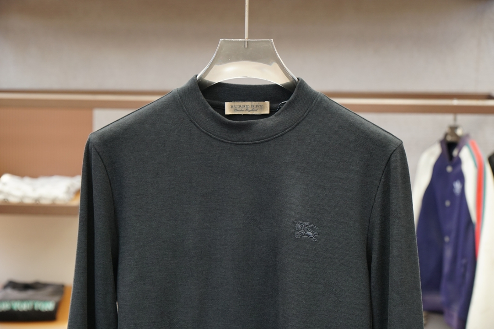 BBR巴宝莉/2025 秋冬 高货羊绒打底衫保暖性巨强，一件顶几件。简奢休闲风轻奢纯色刺绣Logo打底衫