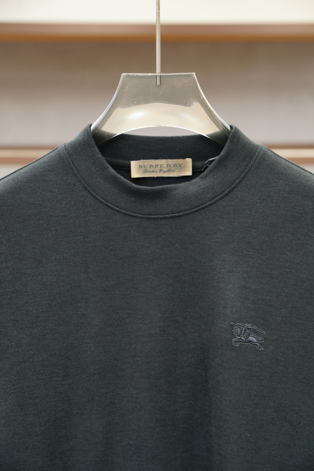 BBR巴宝莉/2025 秋冬 高货羊绒打底衫保暖性巨强，一件顶几件。简奢休闲风轻奢纯色刺绣Logo打底衫