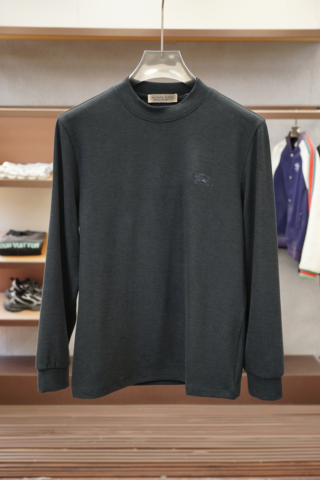 BBR巴宝莉/2025 秋冬 高货羊绒打底衫保暖性巨强，一件顶几件。简奢休闲风轻奢纯色刺绣Logo打底衫