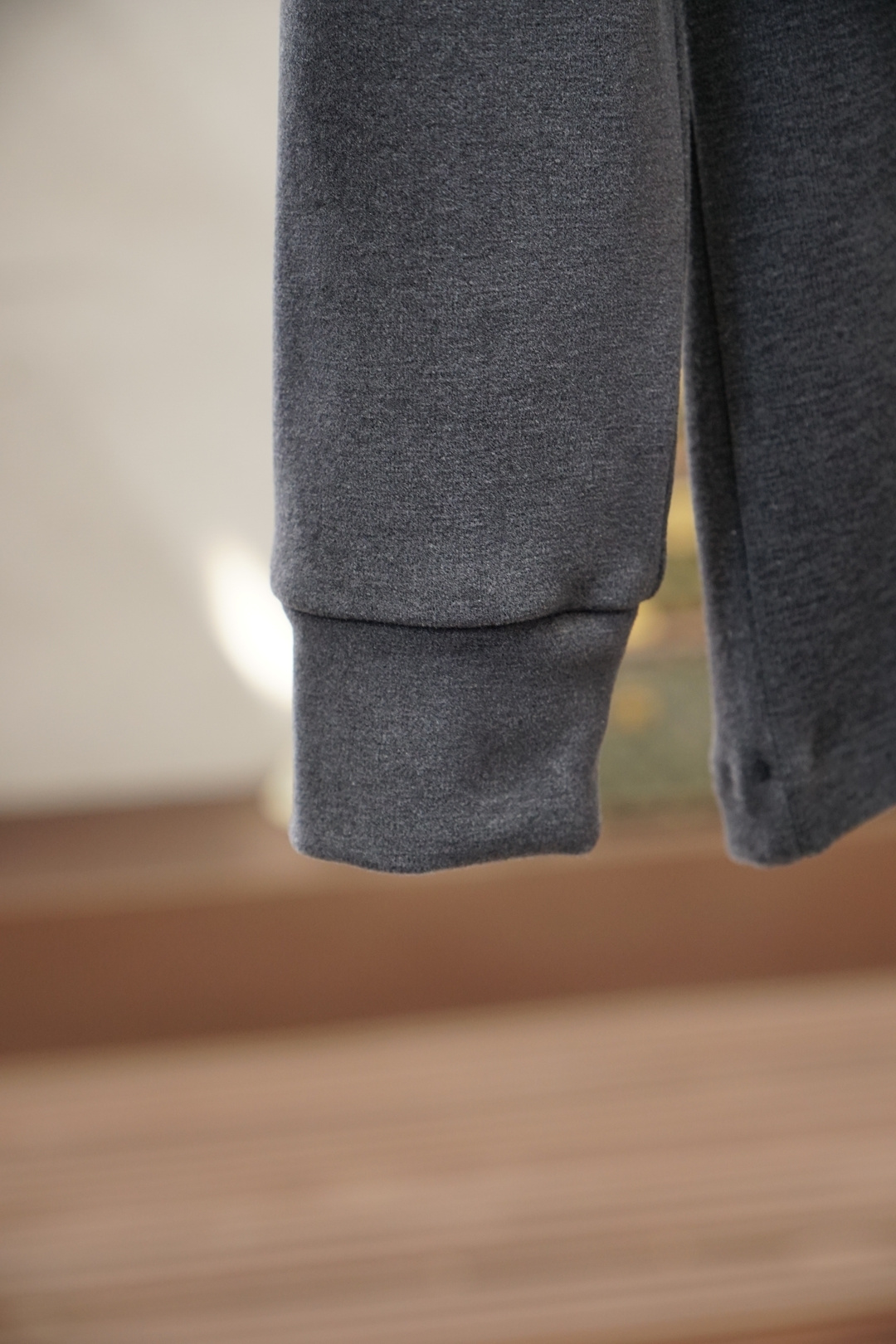 Miumiu-2025 秋冬 高货羊绒打底衫保暖性巨强，一件顶几件。简奢休闲风☀️☀️轻奢纯色刺绣Log