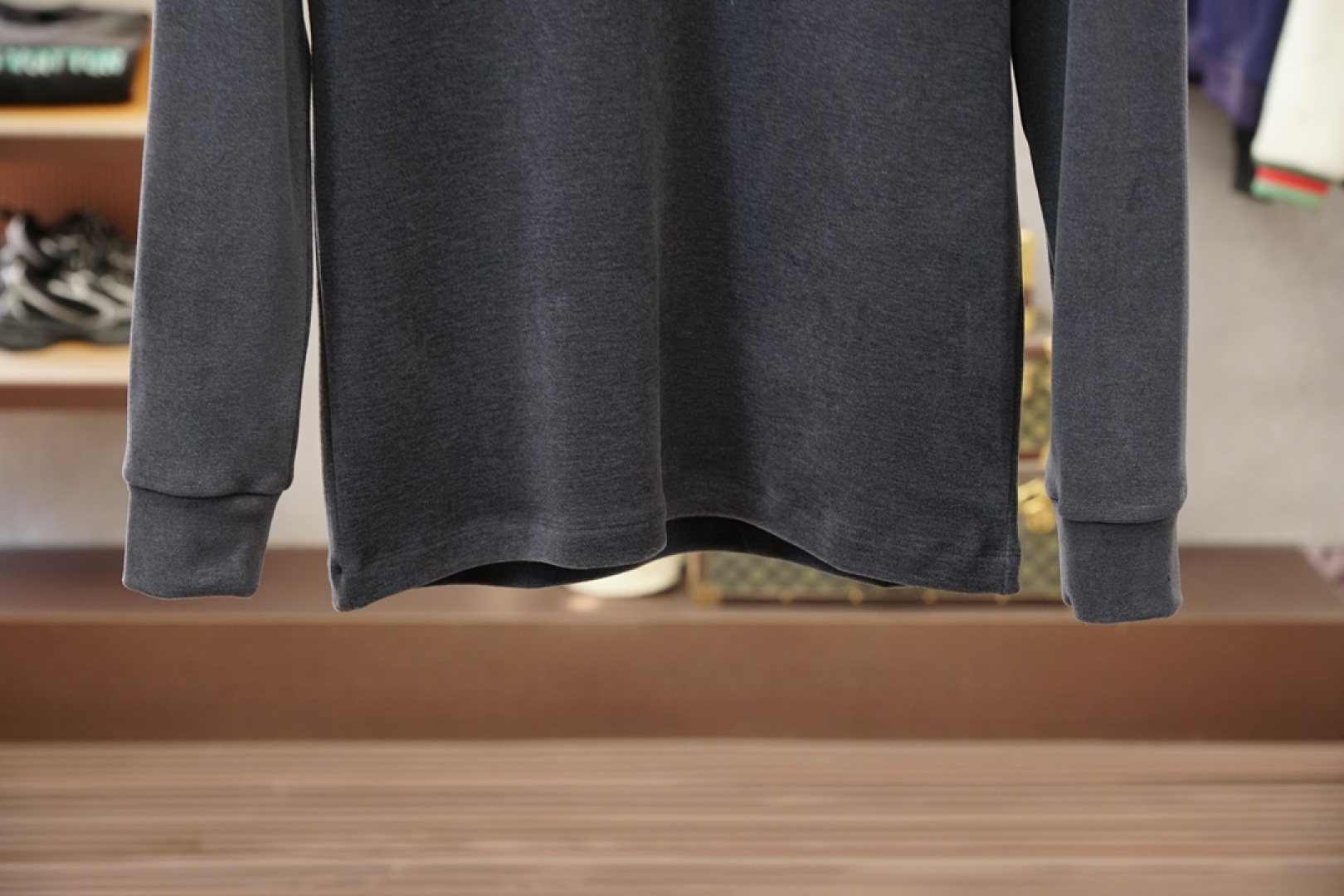 Miumiu-2025 秋冬 高货羊绒打底衫保暖性巨强，一件顶几件。简奢休闲风☀️☀️轻奢纯色刺绣Log