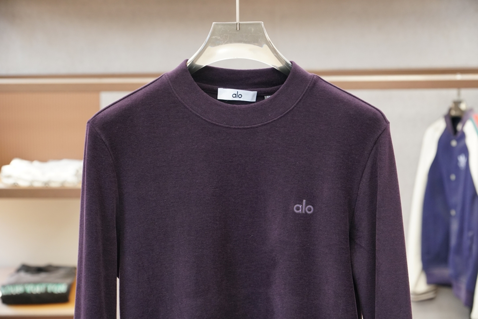 欧跑-2025 秋冬 高货羊绒打底衫保暖性巨强，一件顶几件。简奢休闲风☀️☀️轻奢纯色刺绣Logo打底衫