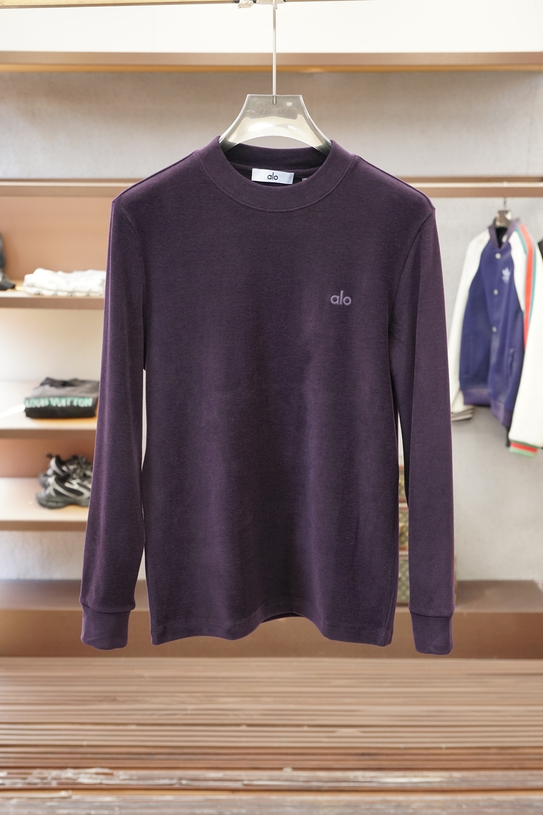 欧跑-2025 秋冬 高货羊绒打底衫保暖性巨强，一件顶几件。简奢休闲风☀️☀️轻奢纯色刺绣Logo打底衫