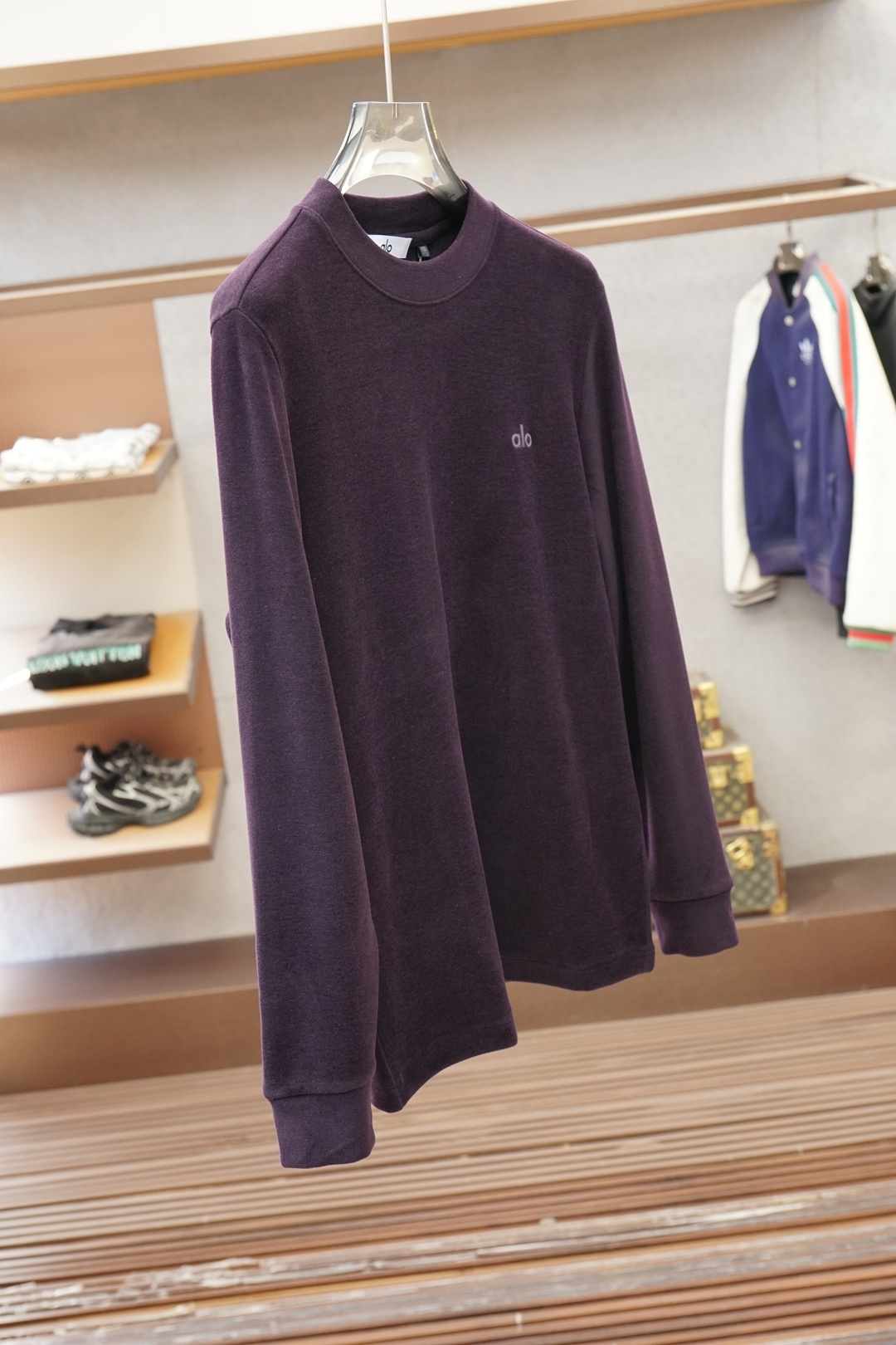 欧跑-2025 秋冬 高货羊绒打底衫保暖性巨强，一件顶几件。简奢休闲风☀️☀️轻奢纯色刺绣Logo打底衫