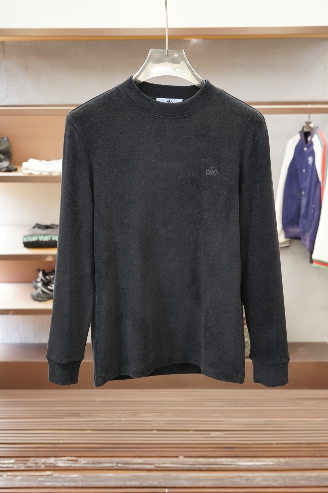 欧跑-2025 秋冬 高货羊绒打底衫保暖性巨强，一件顶几件。简奢休闲风☀️☀️轻奢纯色刺绣Logo打底衫